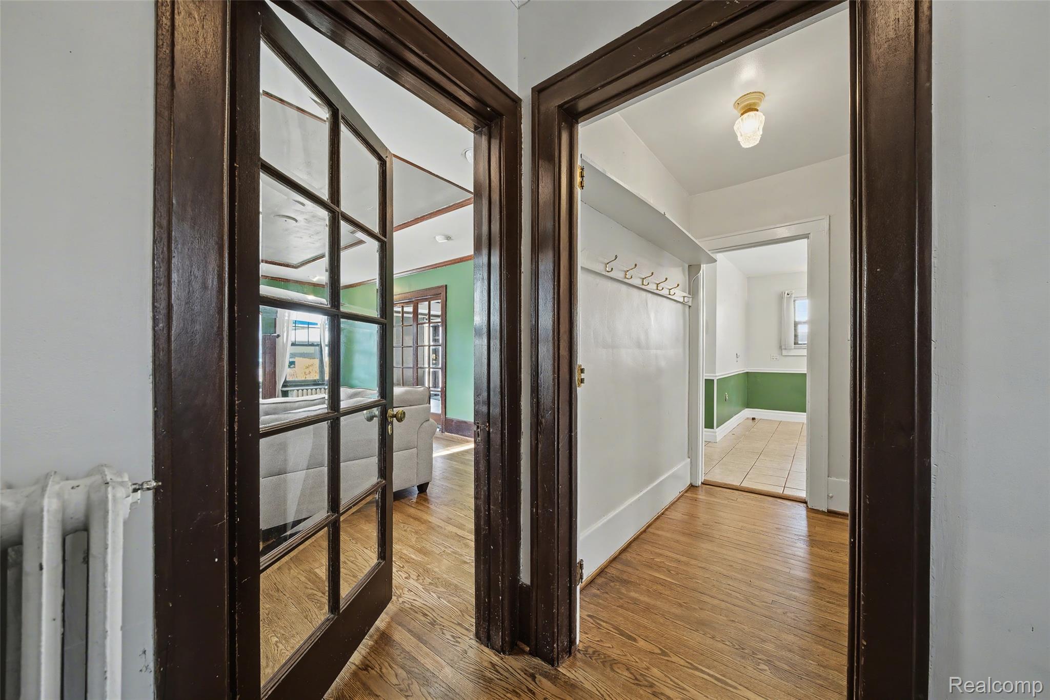 1119 E Maple Road
