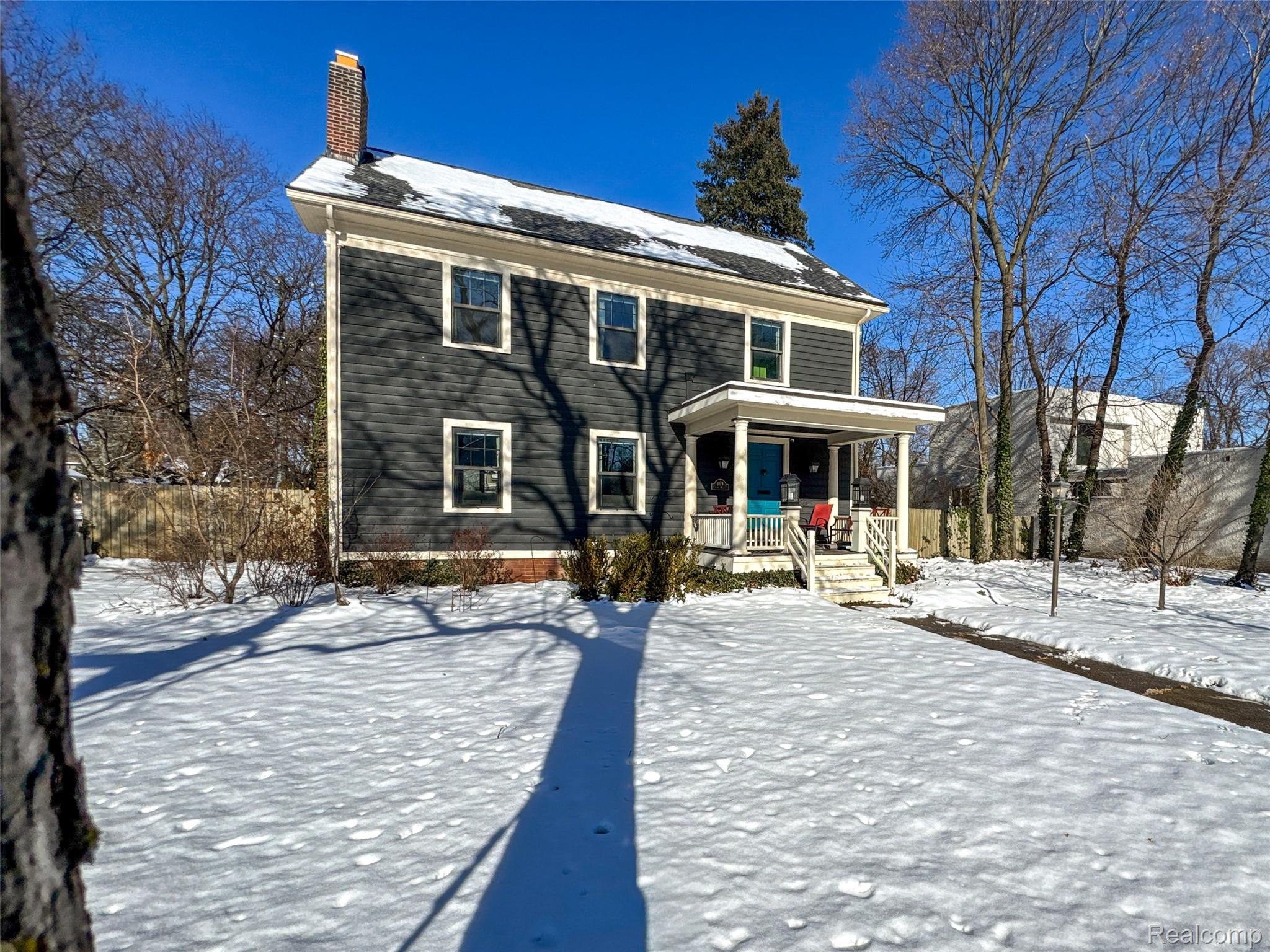1119 E Maple Road