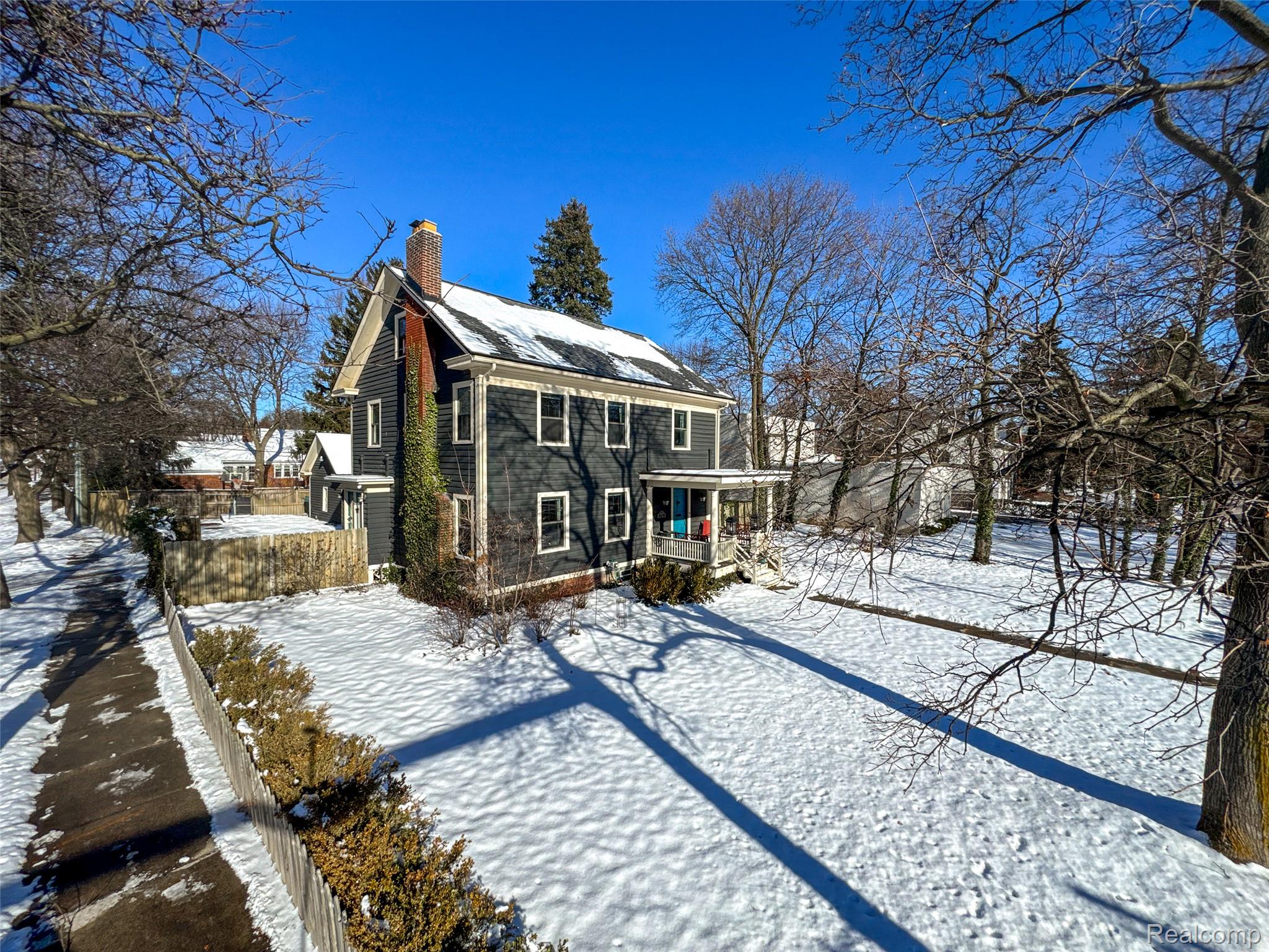 1119 E Maple Road