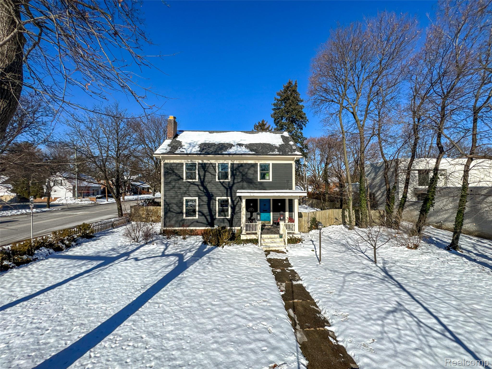 1119 E Maple Road