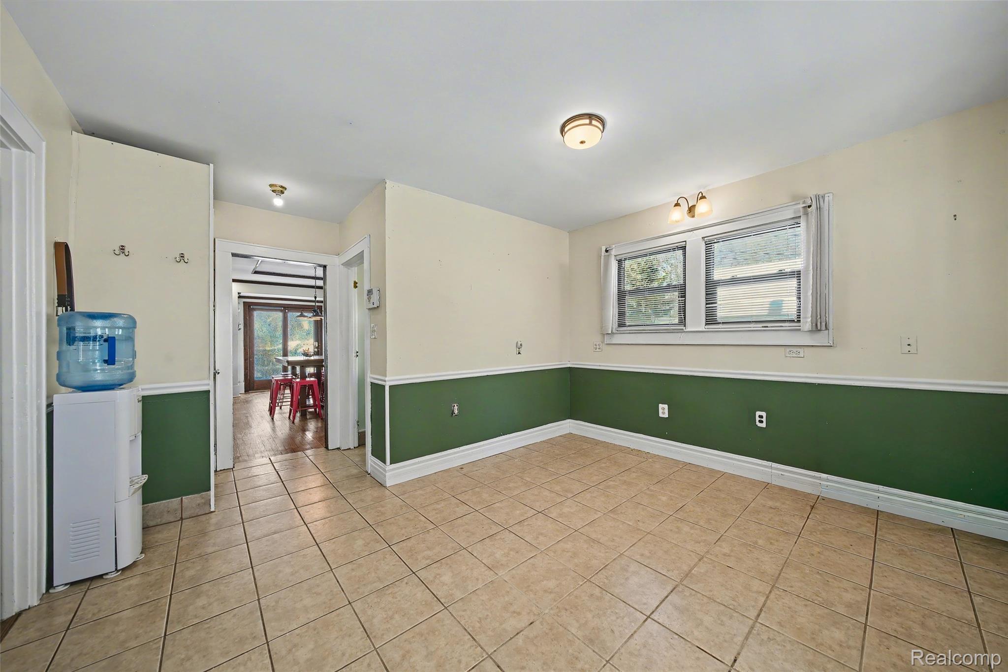 1119 E Maple Road