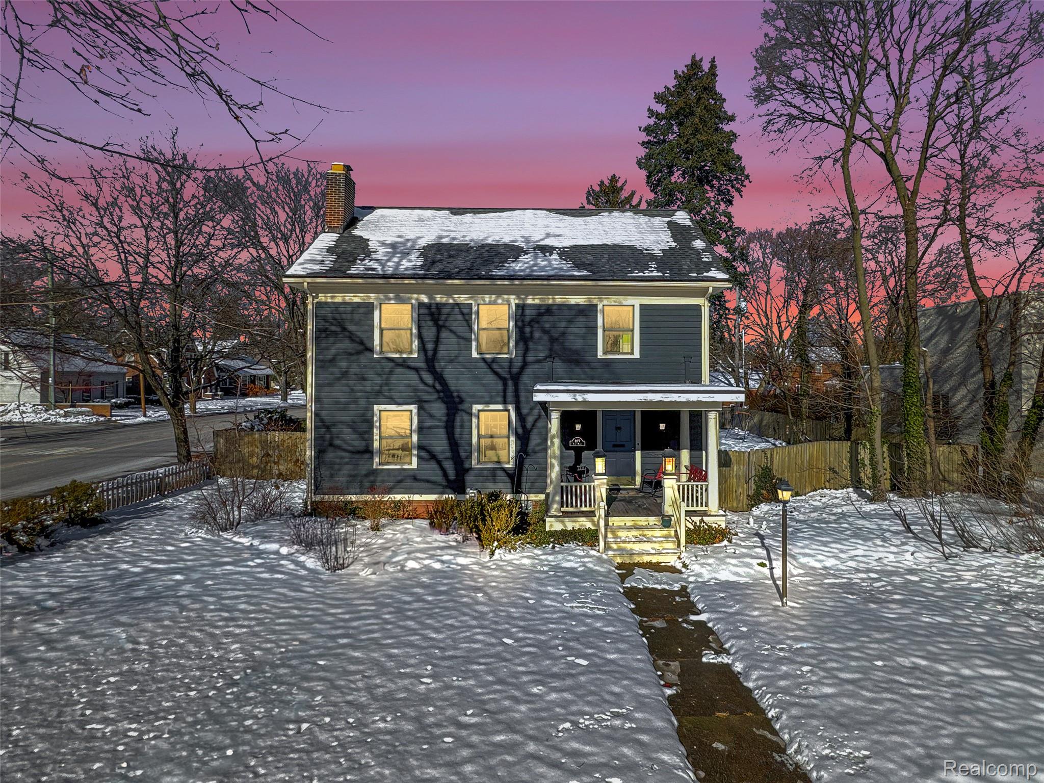 1119 E Maple Road