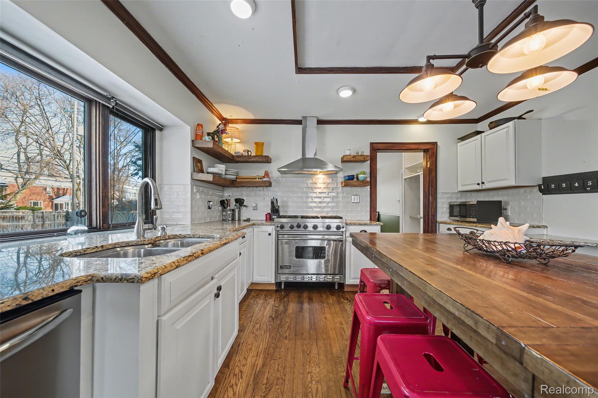 1119 E Maple Road