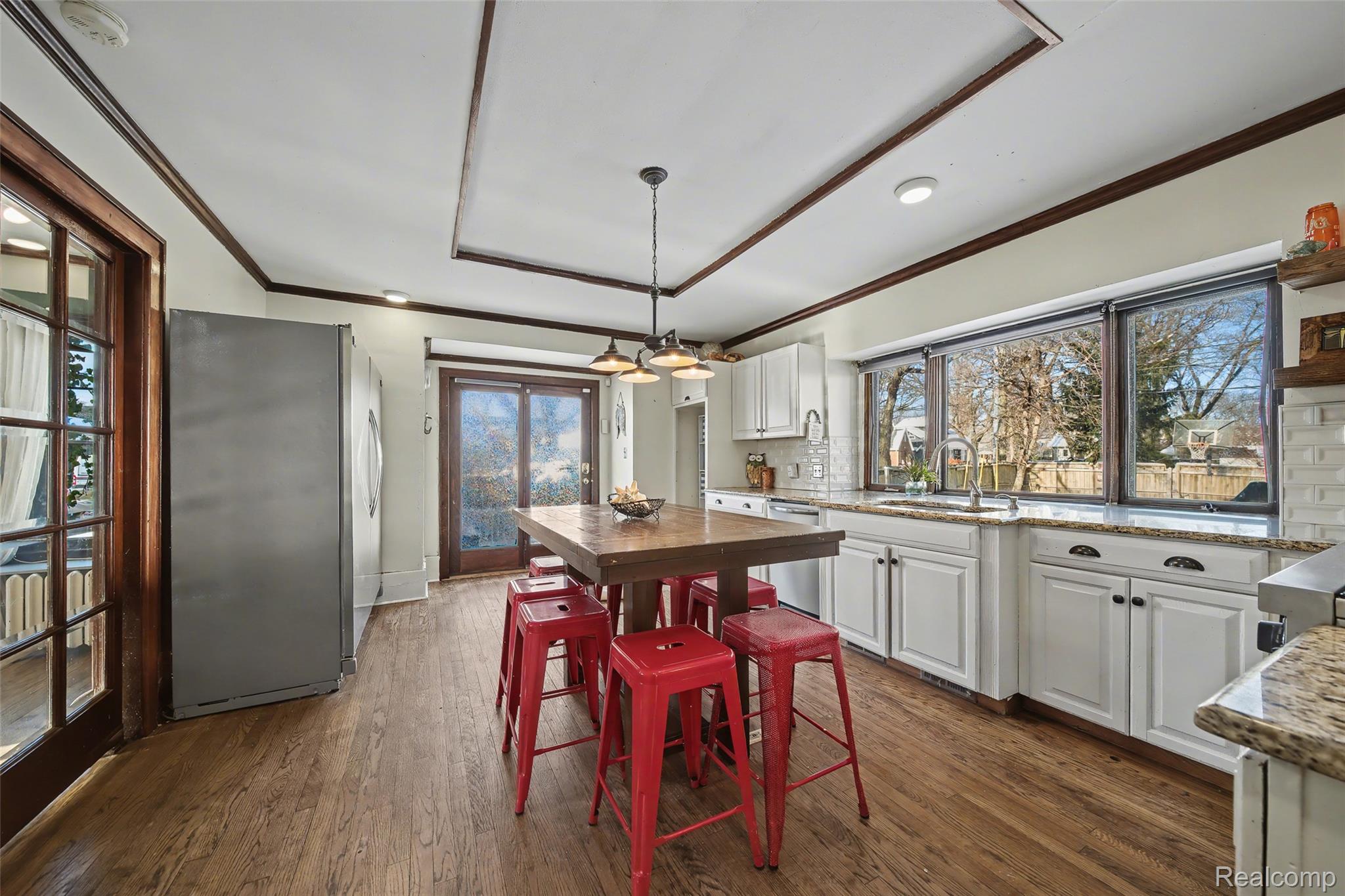 1119 E Maple Road