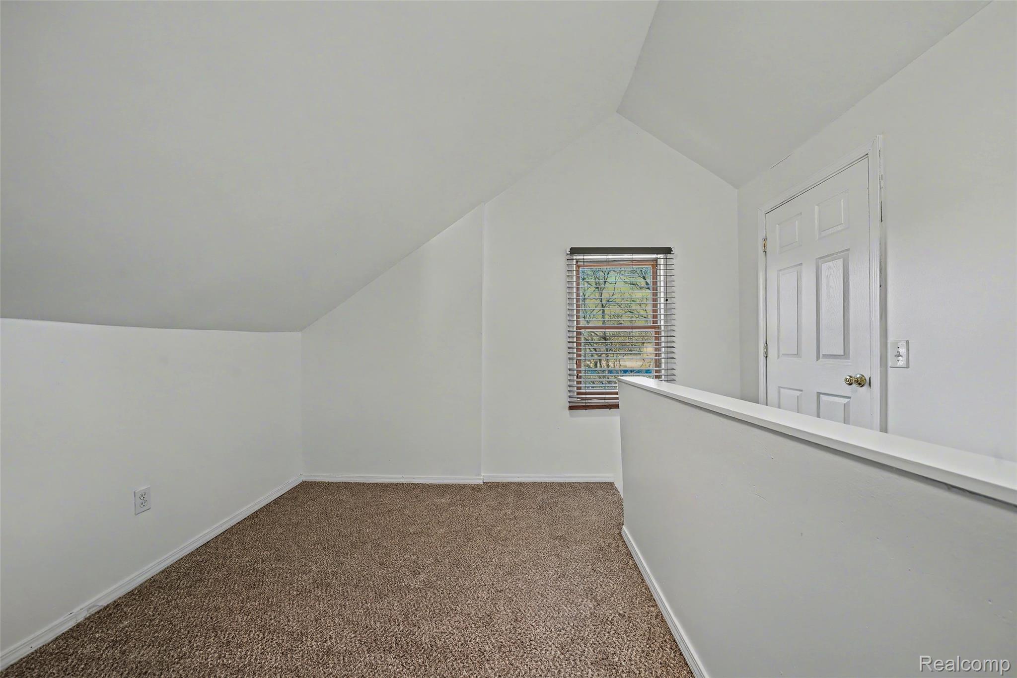 1119 E Maple Road
