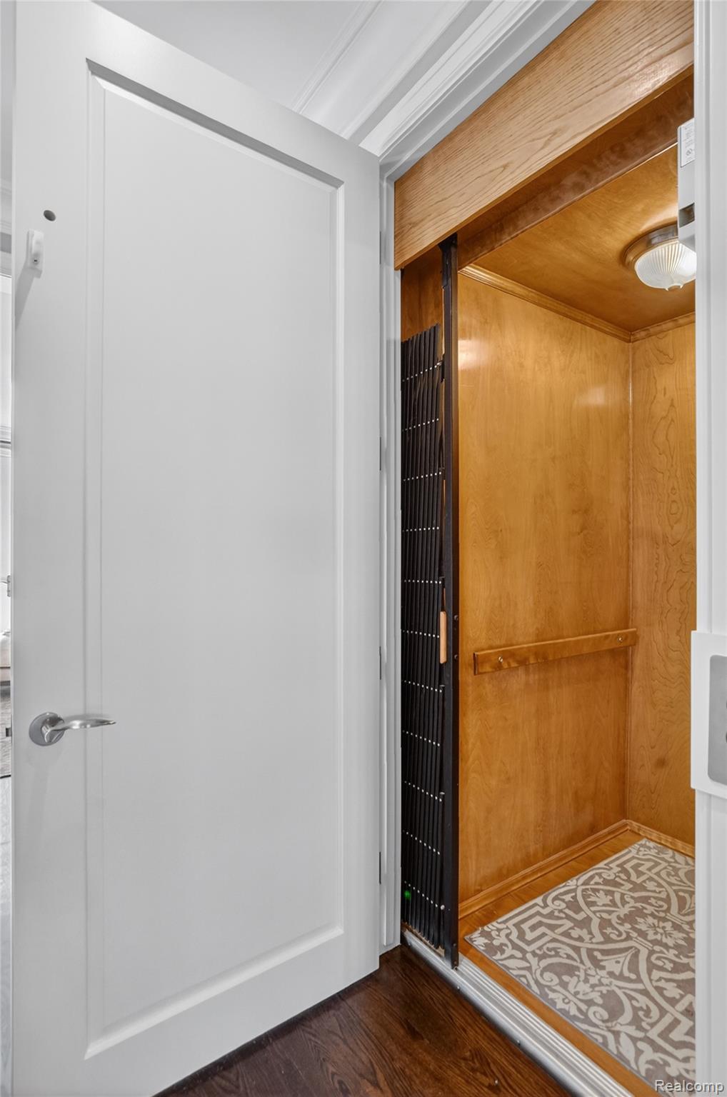 277 W Brown Street