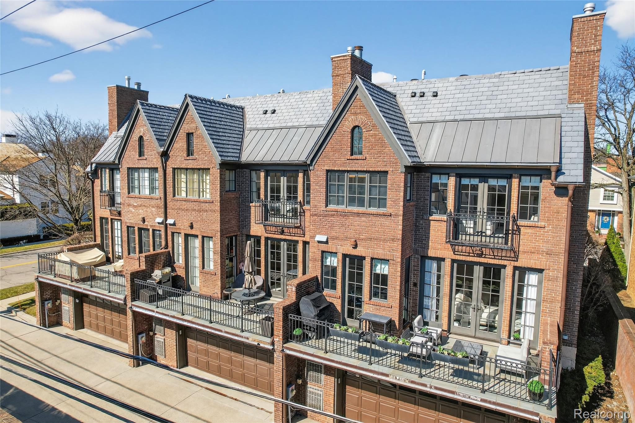 277 W Brown Street