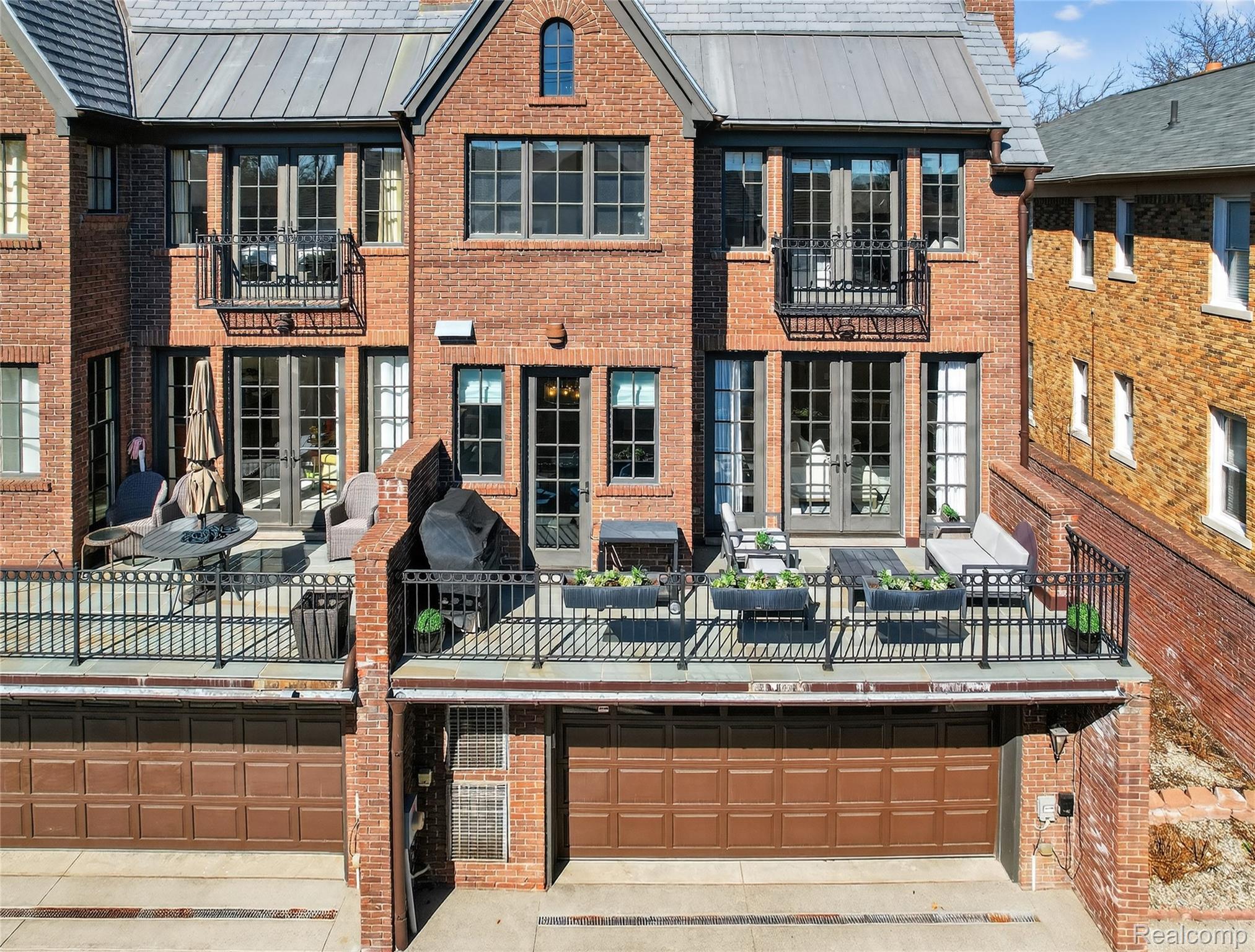 277 W Brown Street