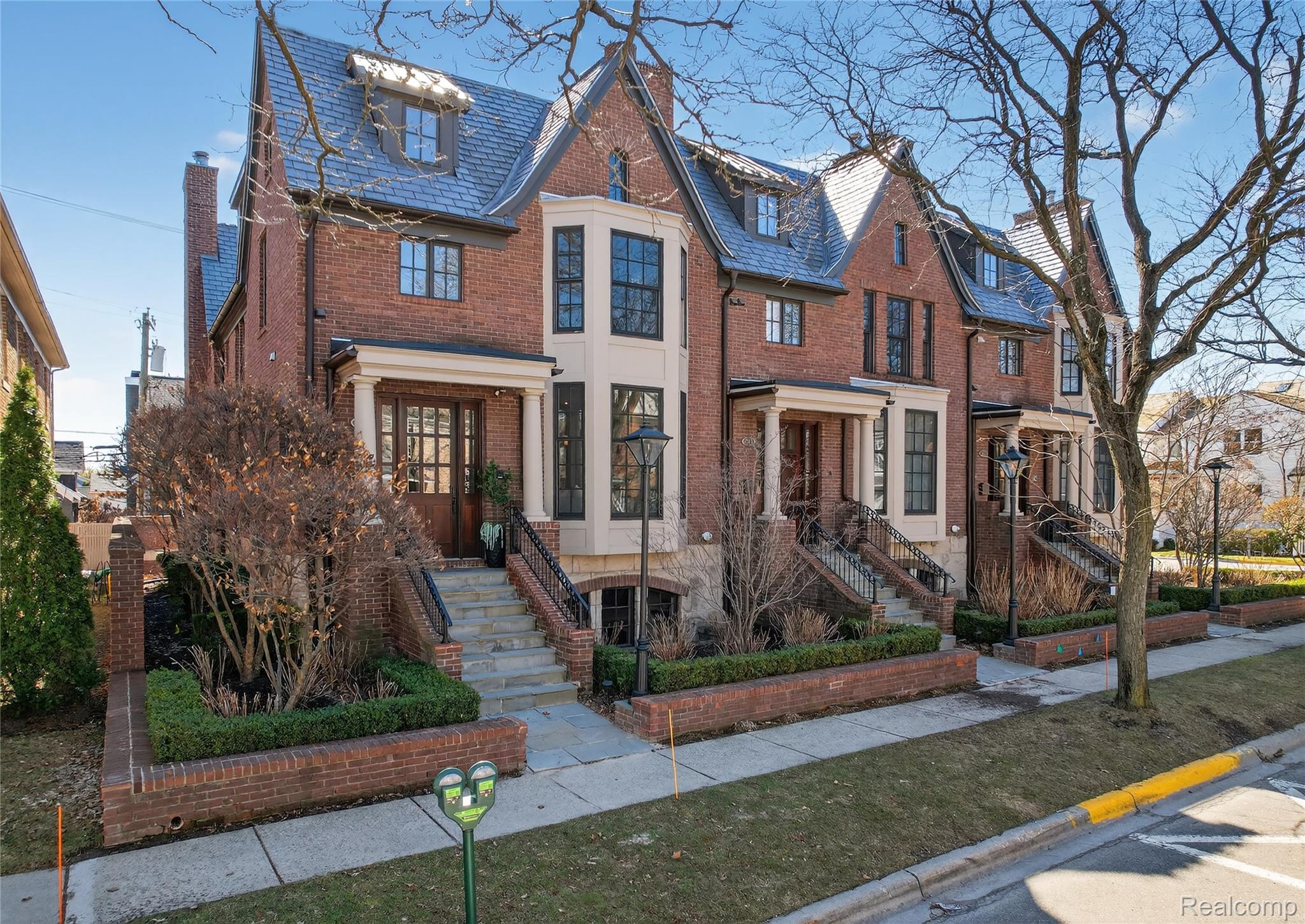 277 W Brown Street
