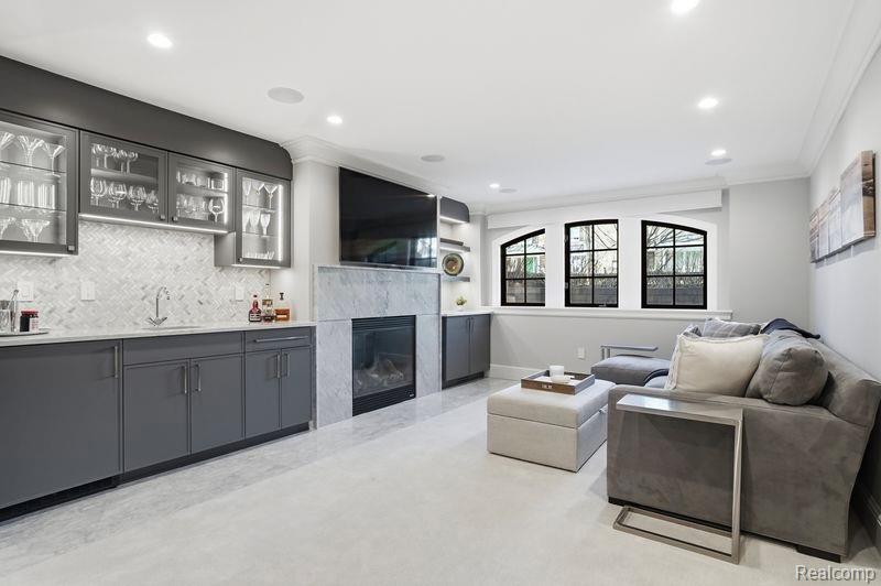 277 W Brown Street