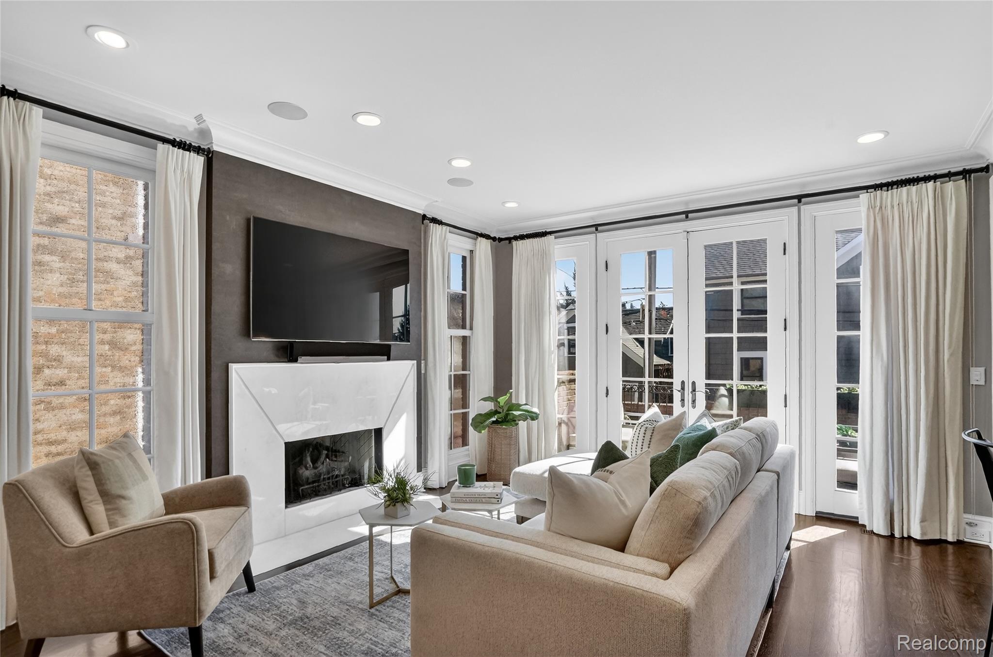 277 W Brown Street