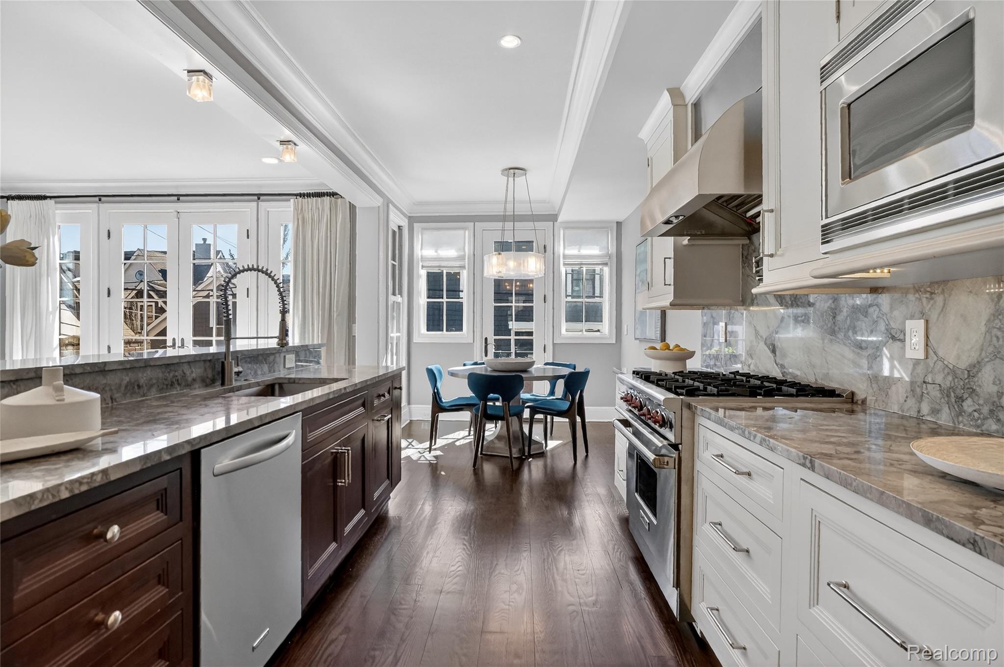 277 W Brown Street
