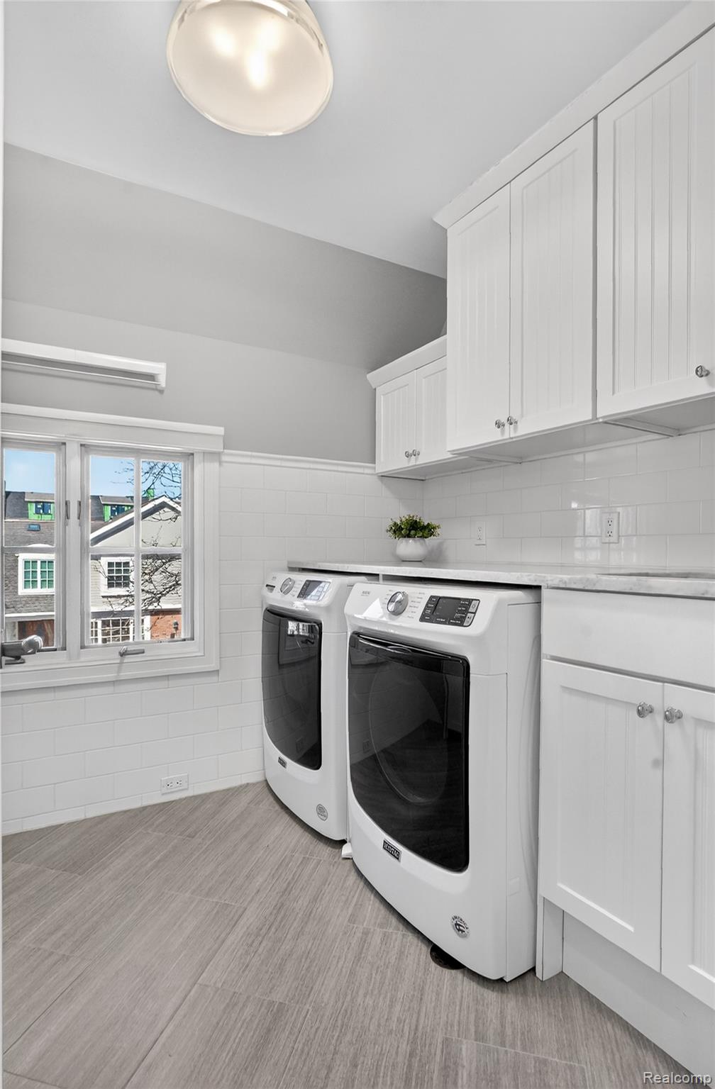 277 W Brown Street