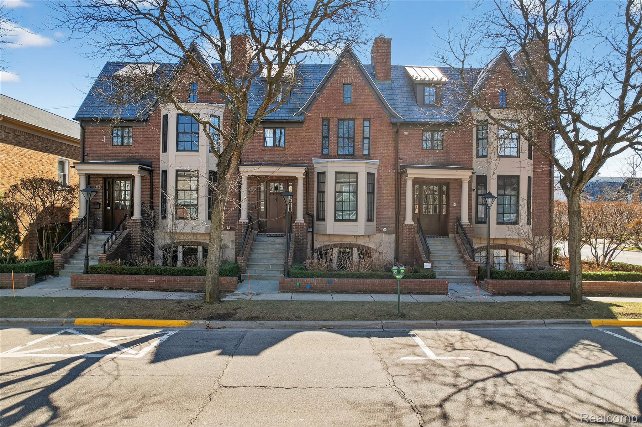 277 W Brown Street