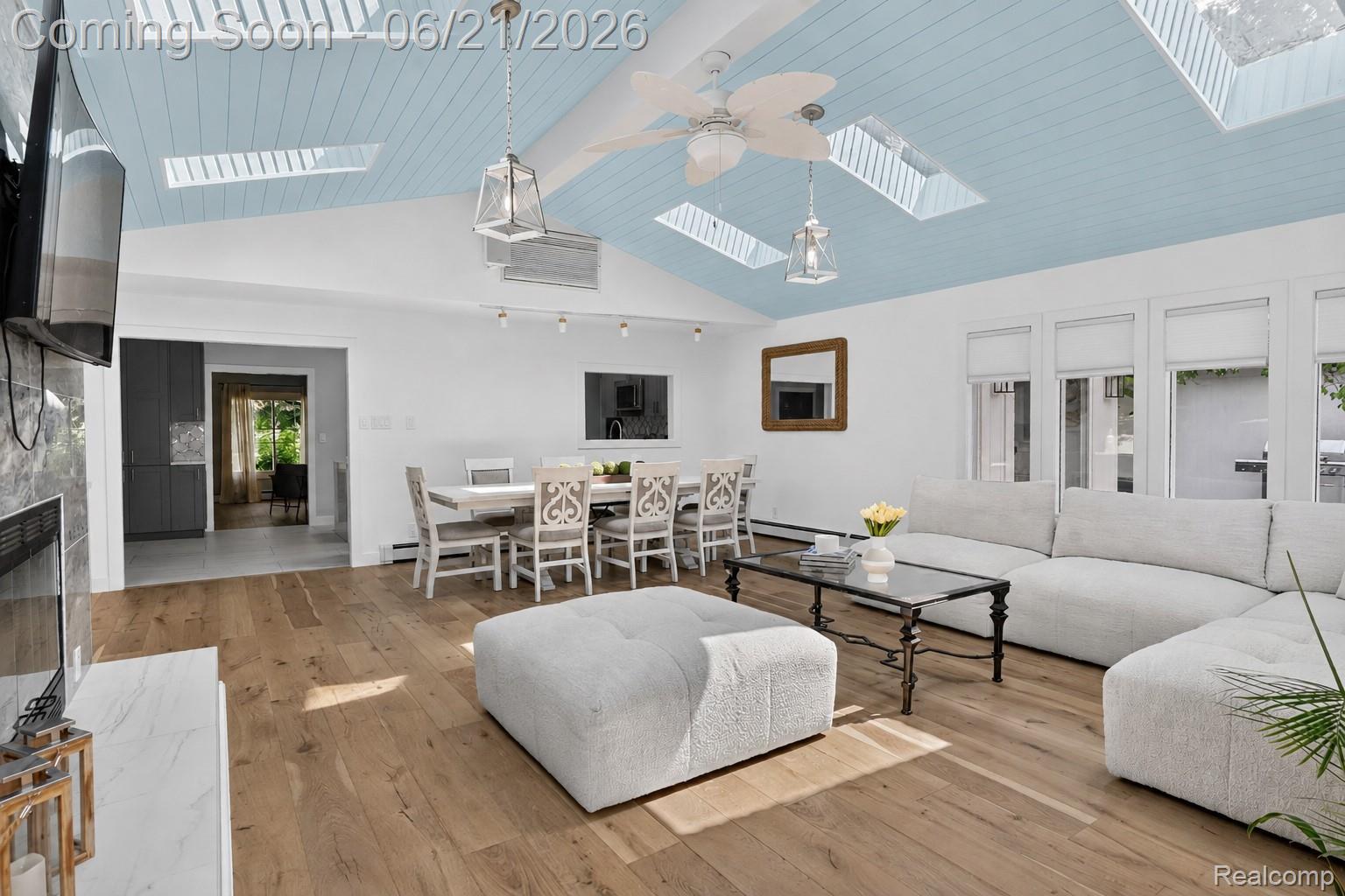 3885 Quarton Road