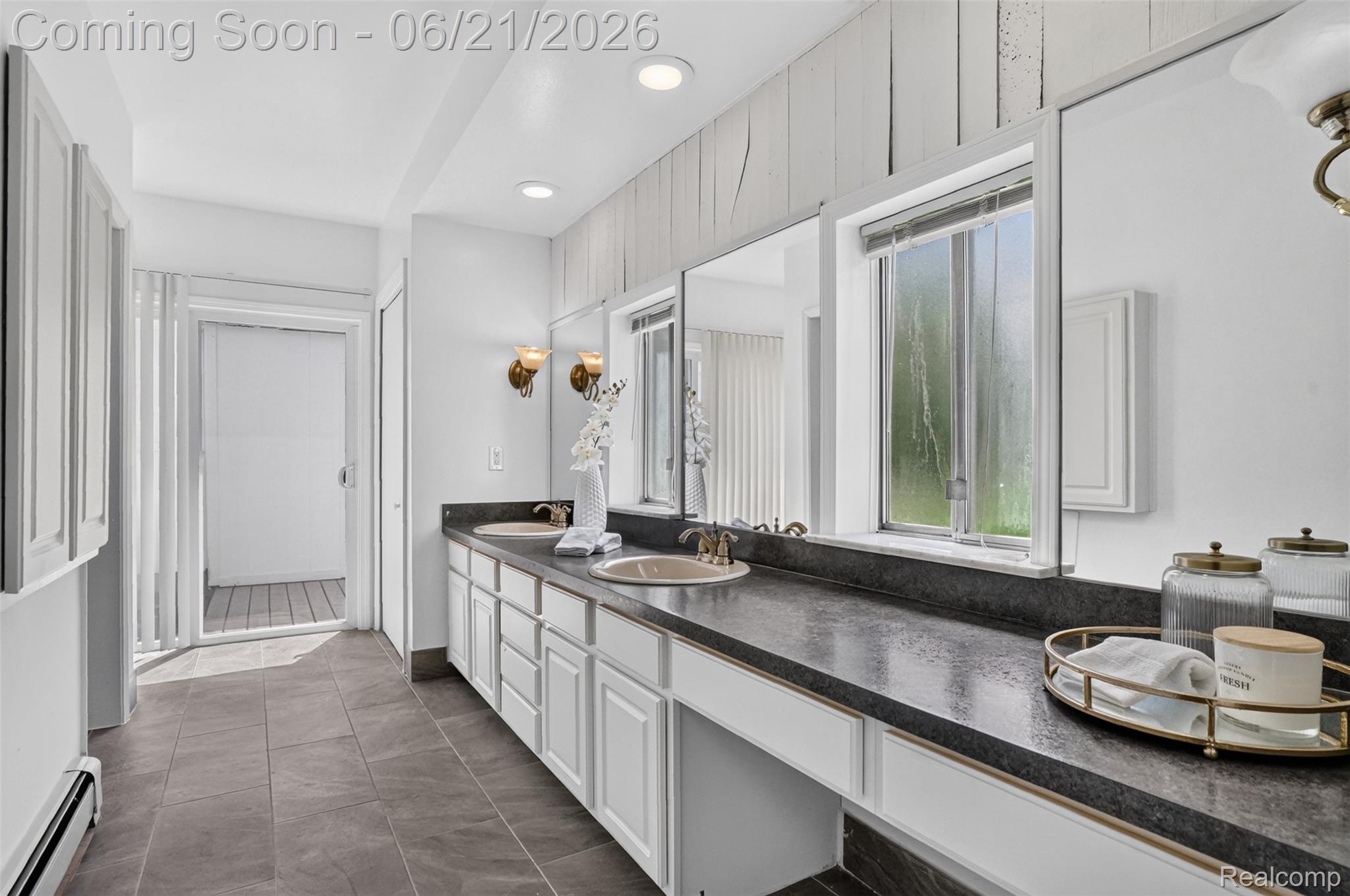 3885 Quarton Road