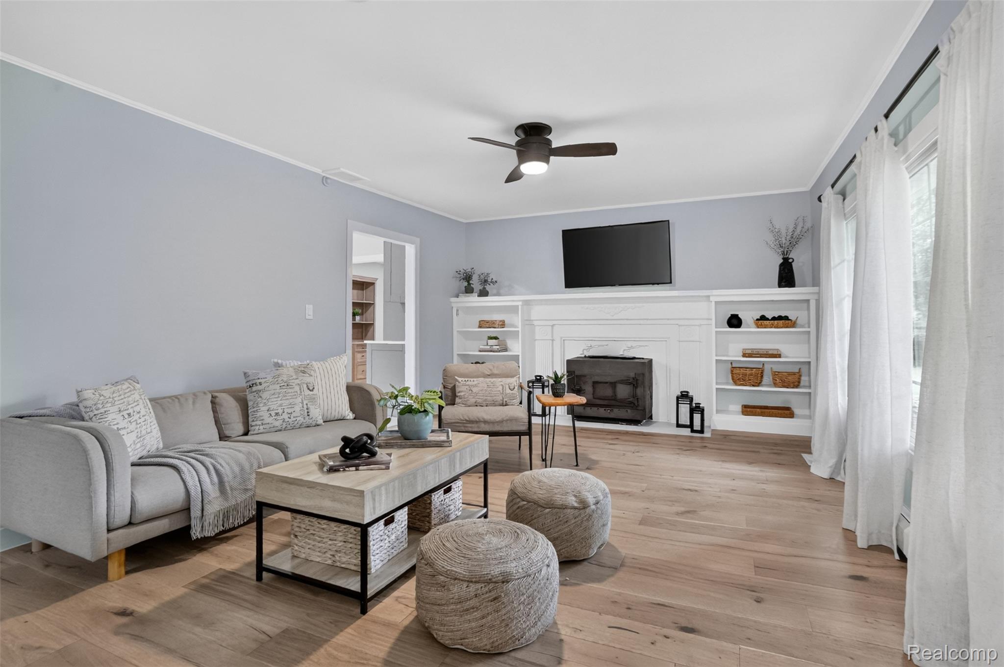 3885 Quarton Road