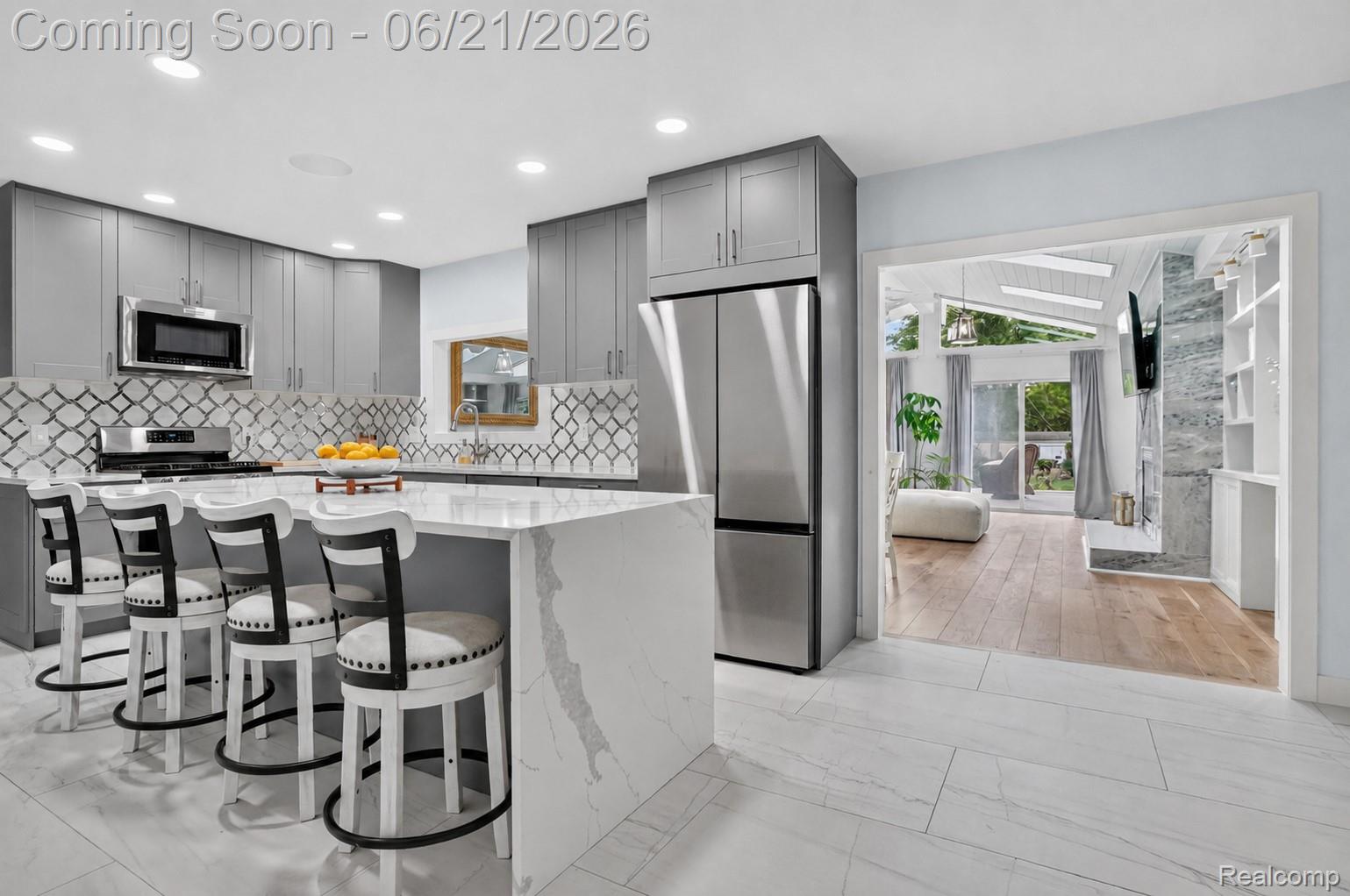 3885 Quarton Road
