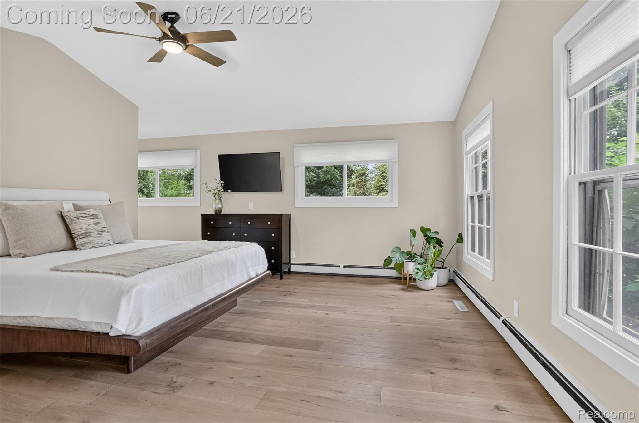 3885 Quarton Road