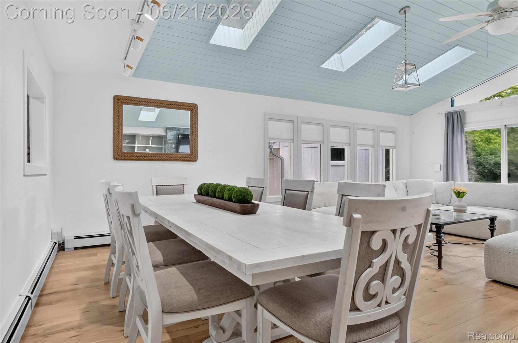 3885 Quarton Road