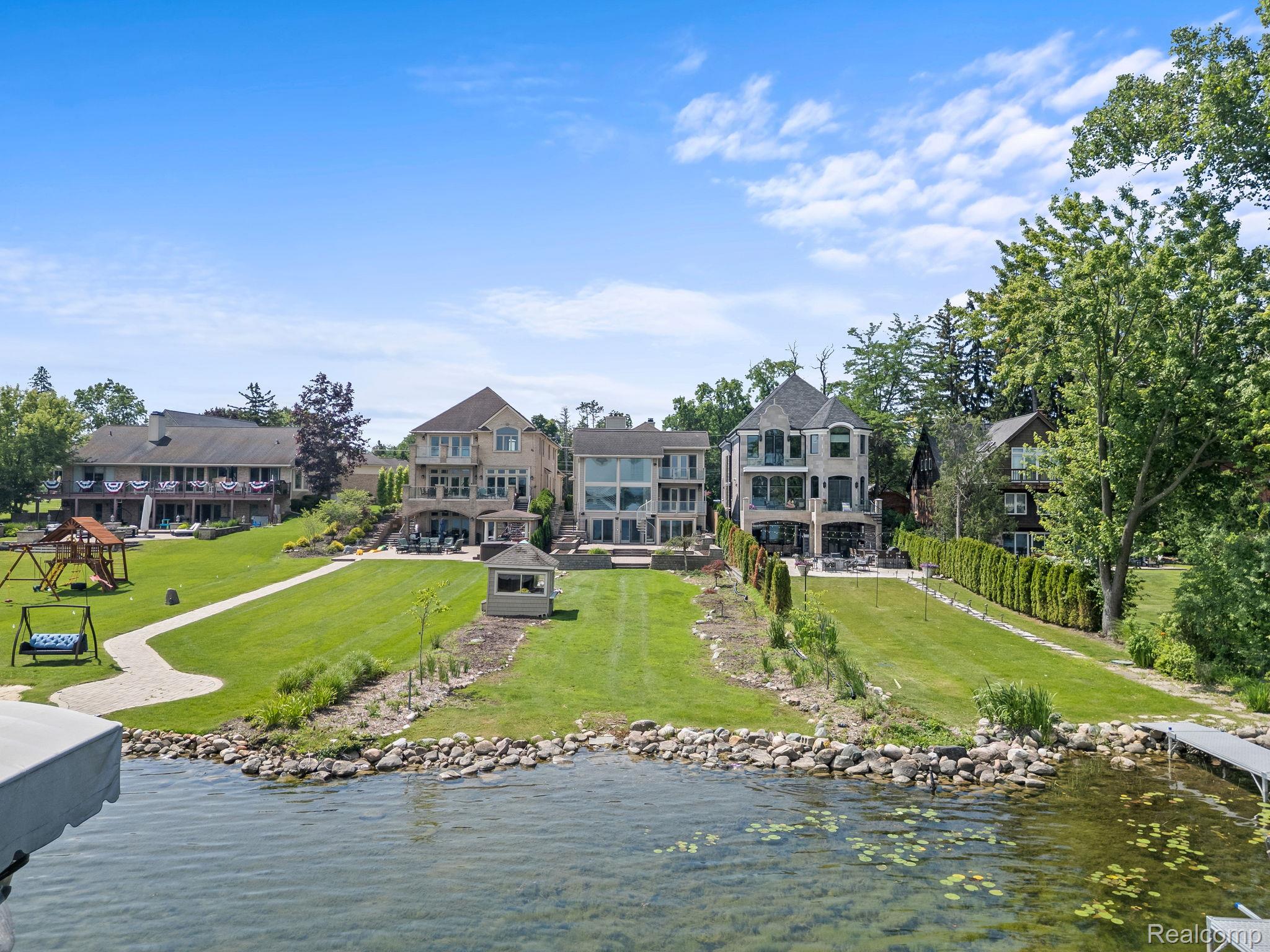 2380 WALNUT LAKE Road