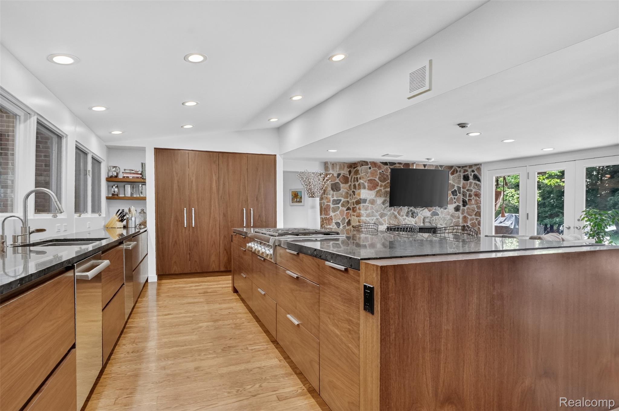 1425 Clarendon Road