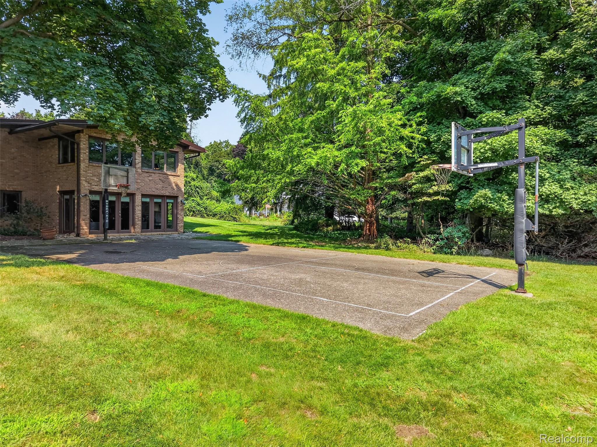 1425 Clarendon Road