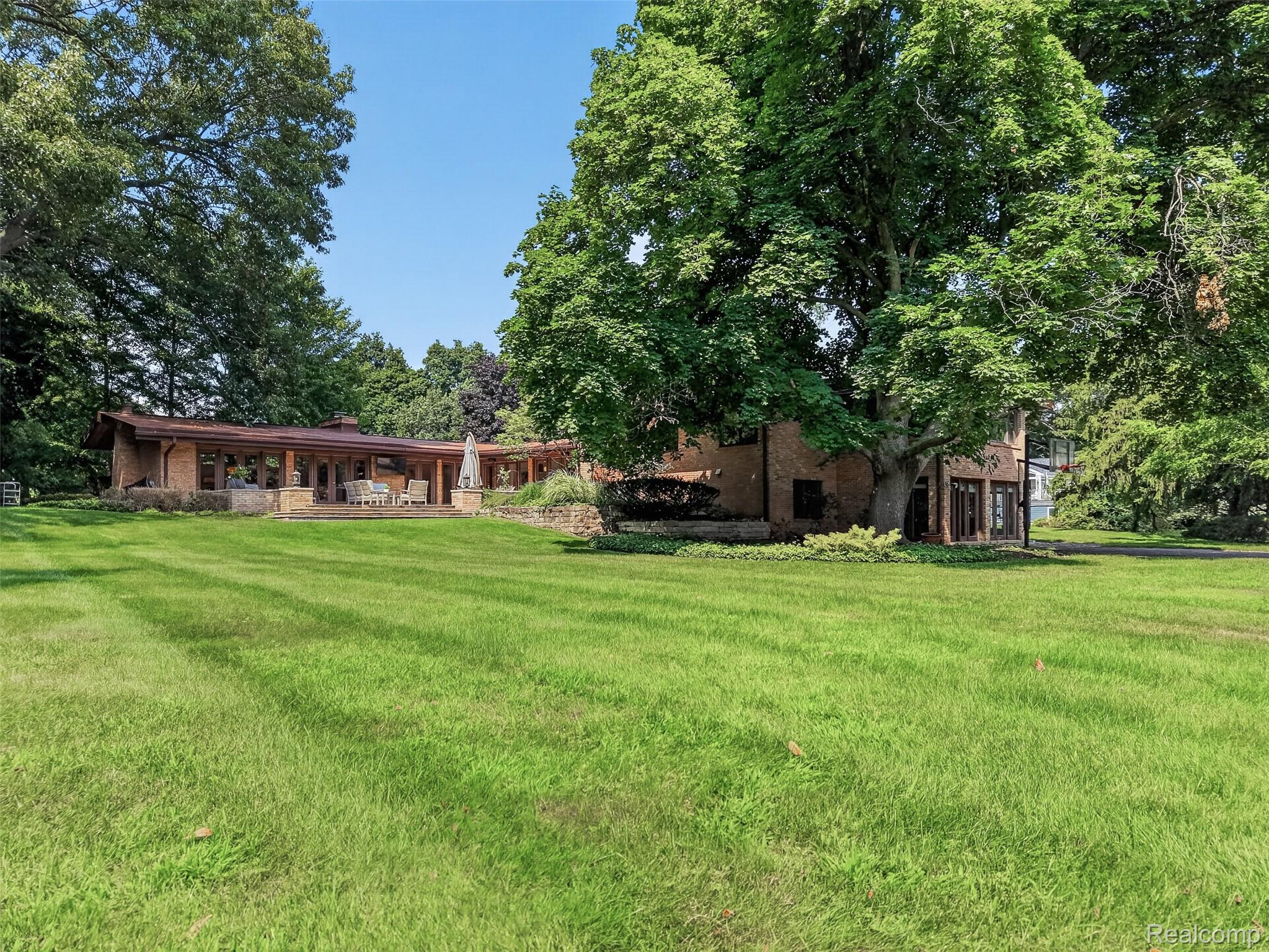 1425 Clarendon Road