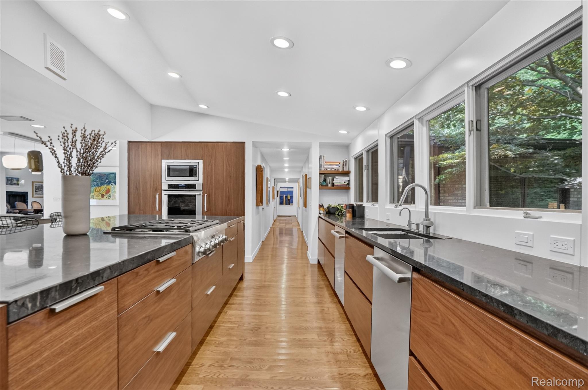 1425 Clarendon Road
