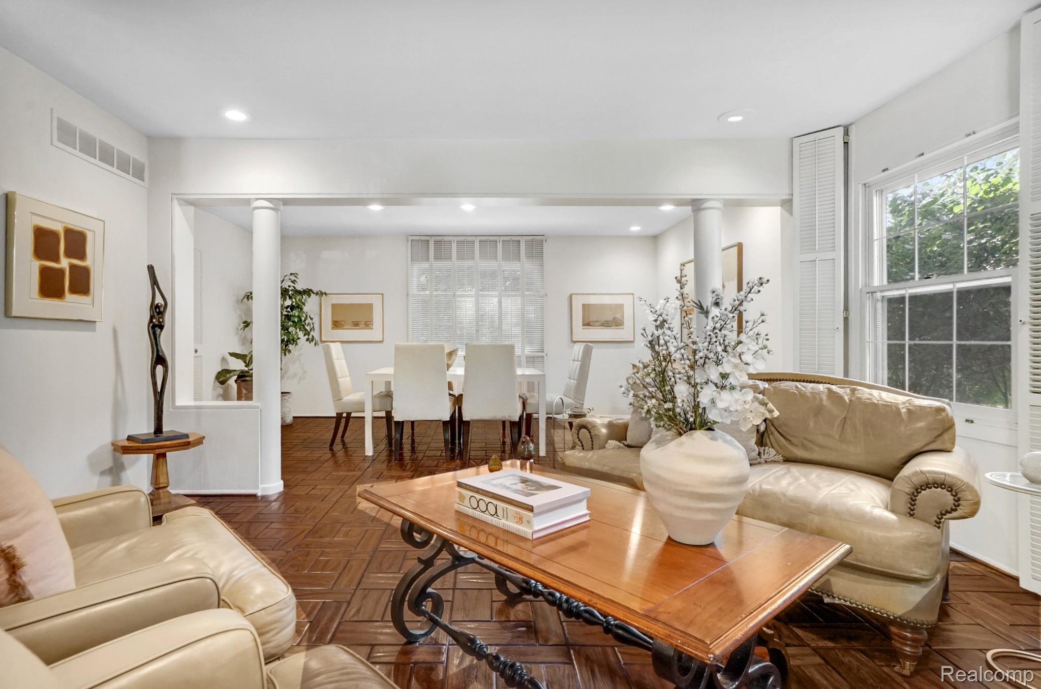 4855 Thorntree Drive