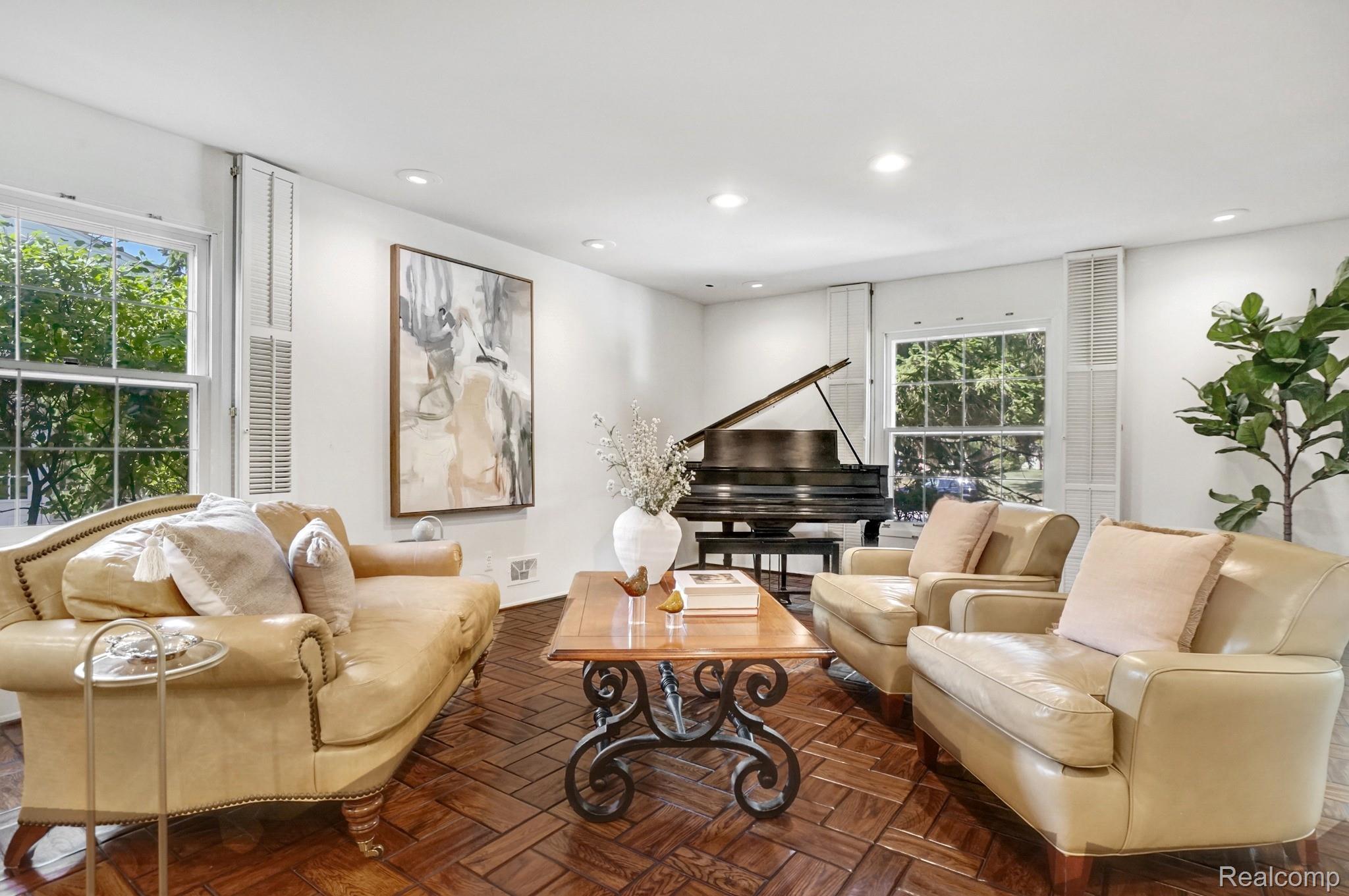 4855 Thorntree Drive