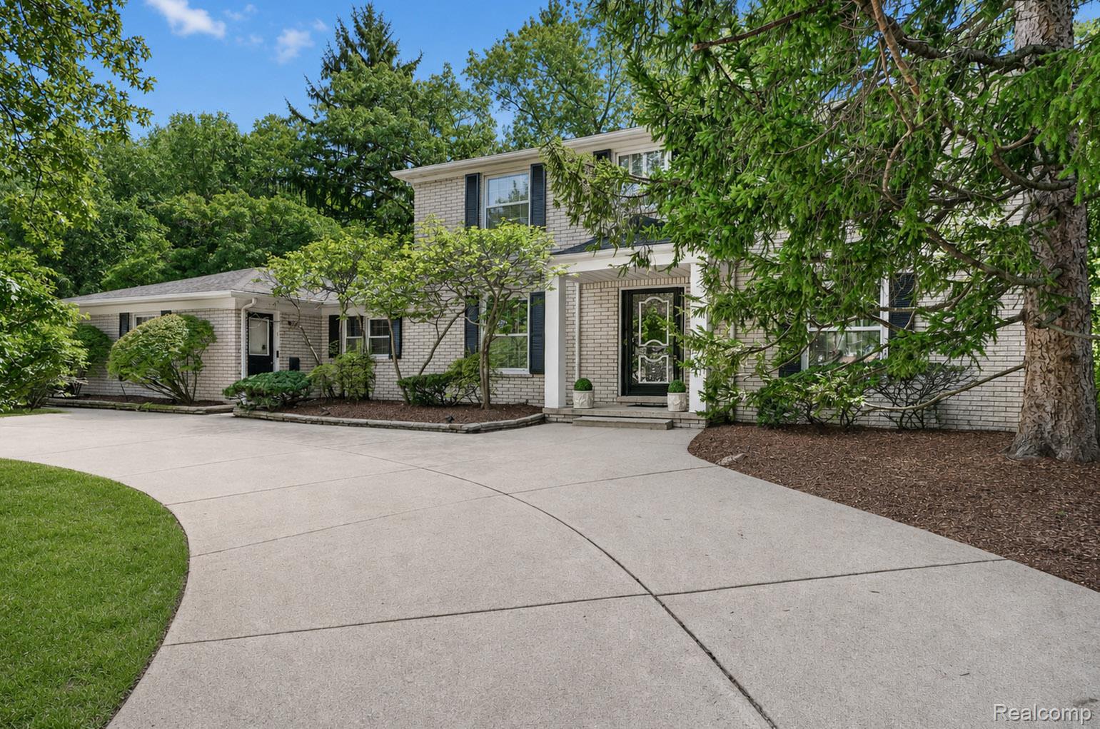 4855 Thorntree Drive