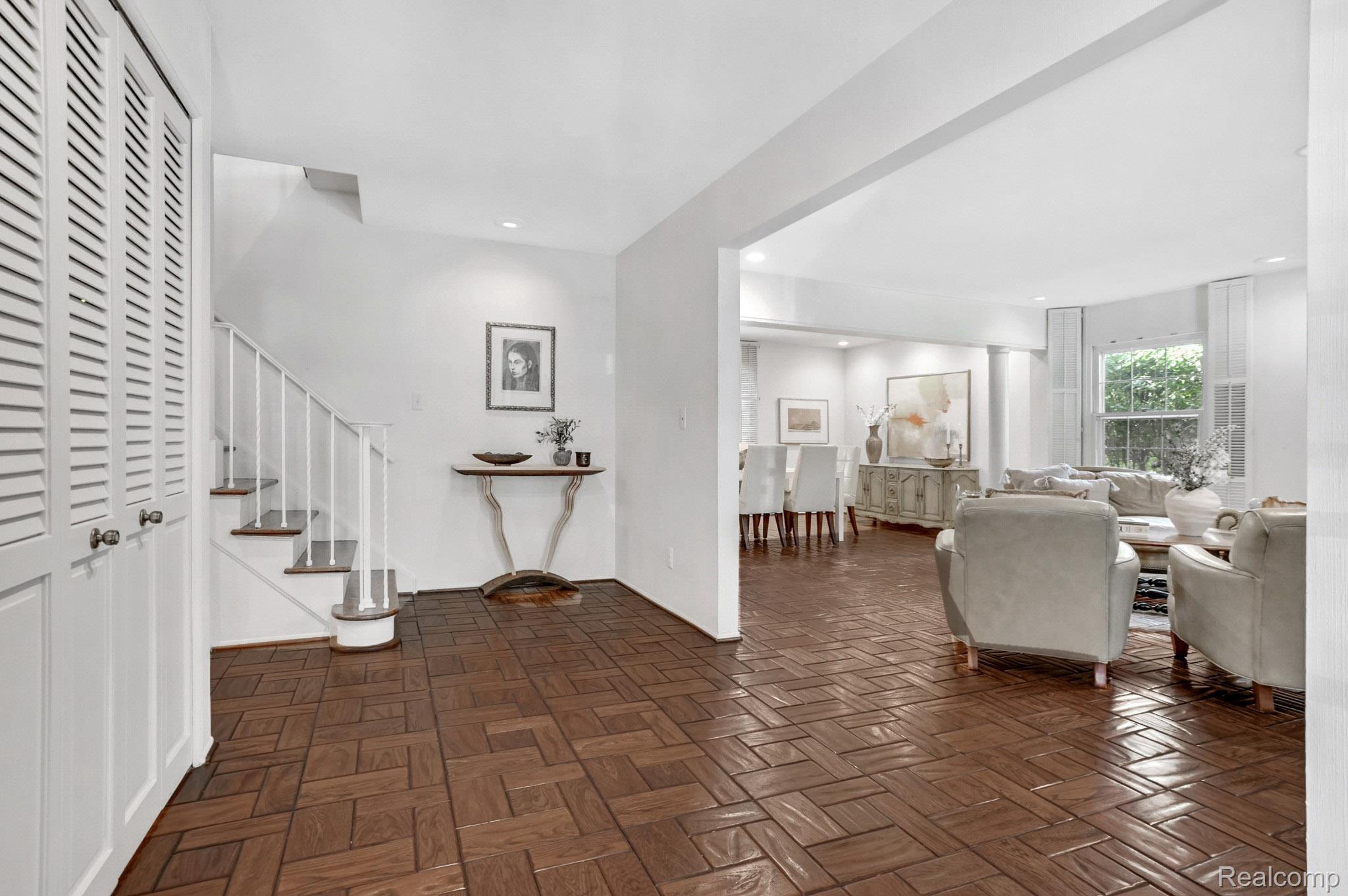 4855 Thorntree Drive