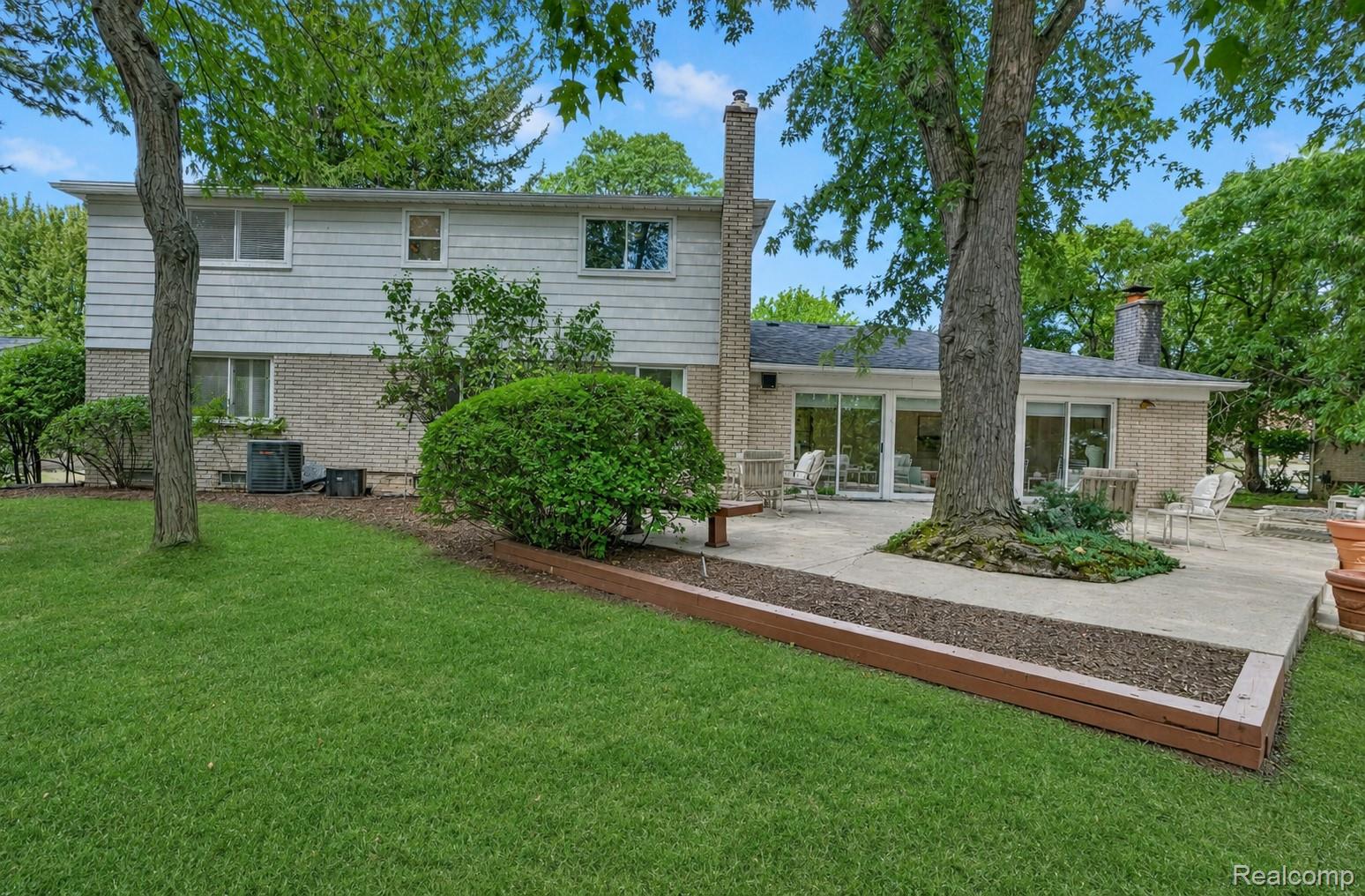 4855 Thorntree Drive