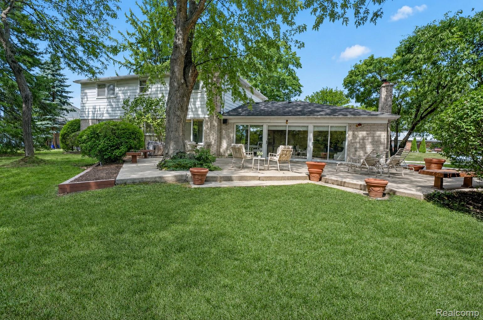 4855 Thorntree Drive