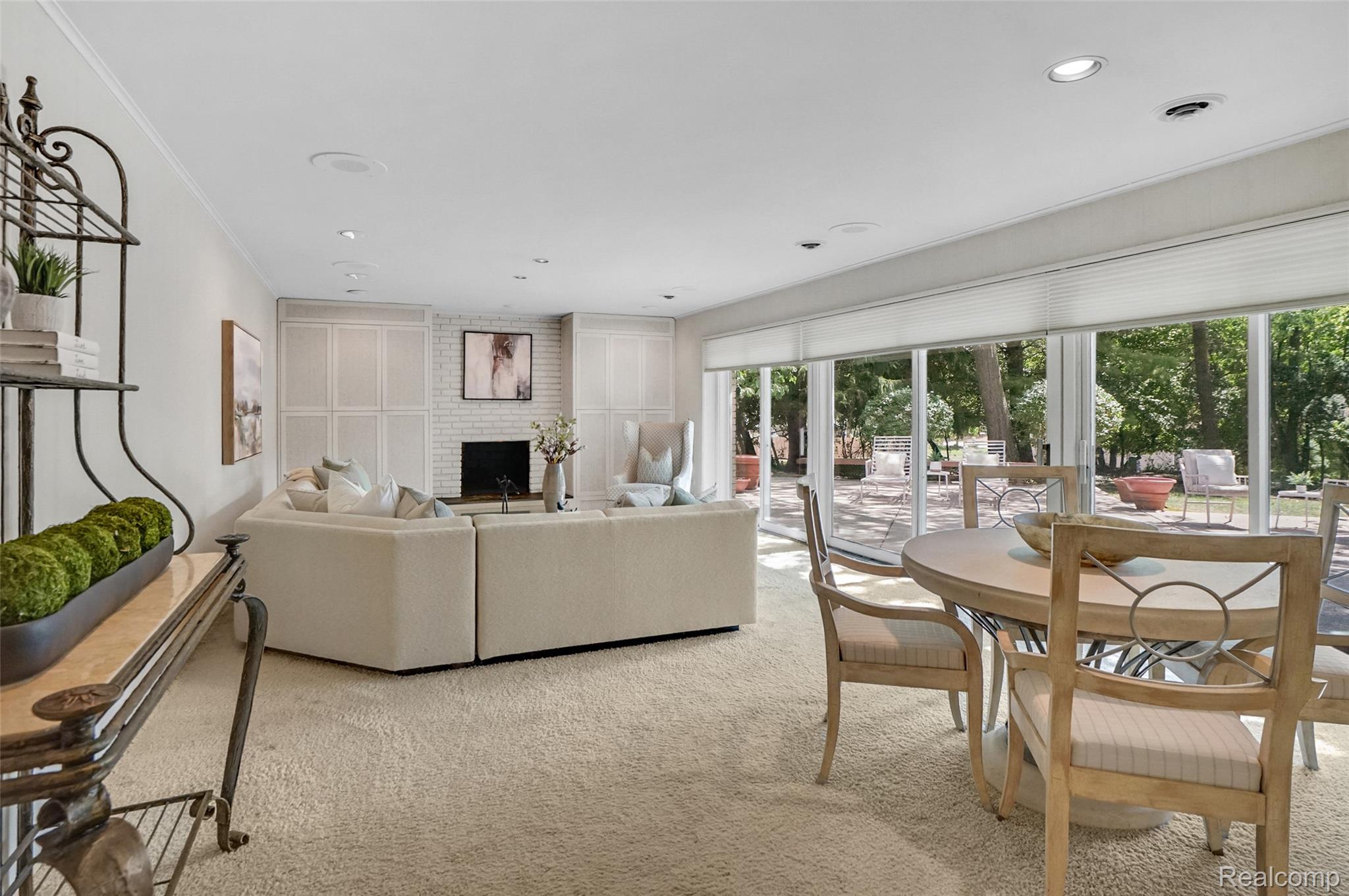 4855 Thorntree Drive