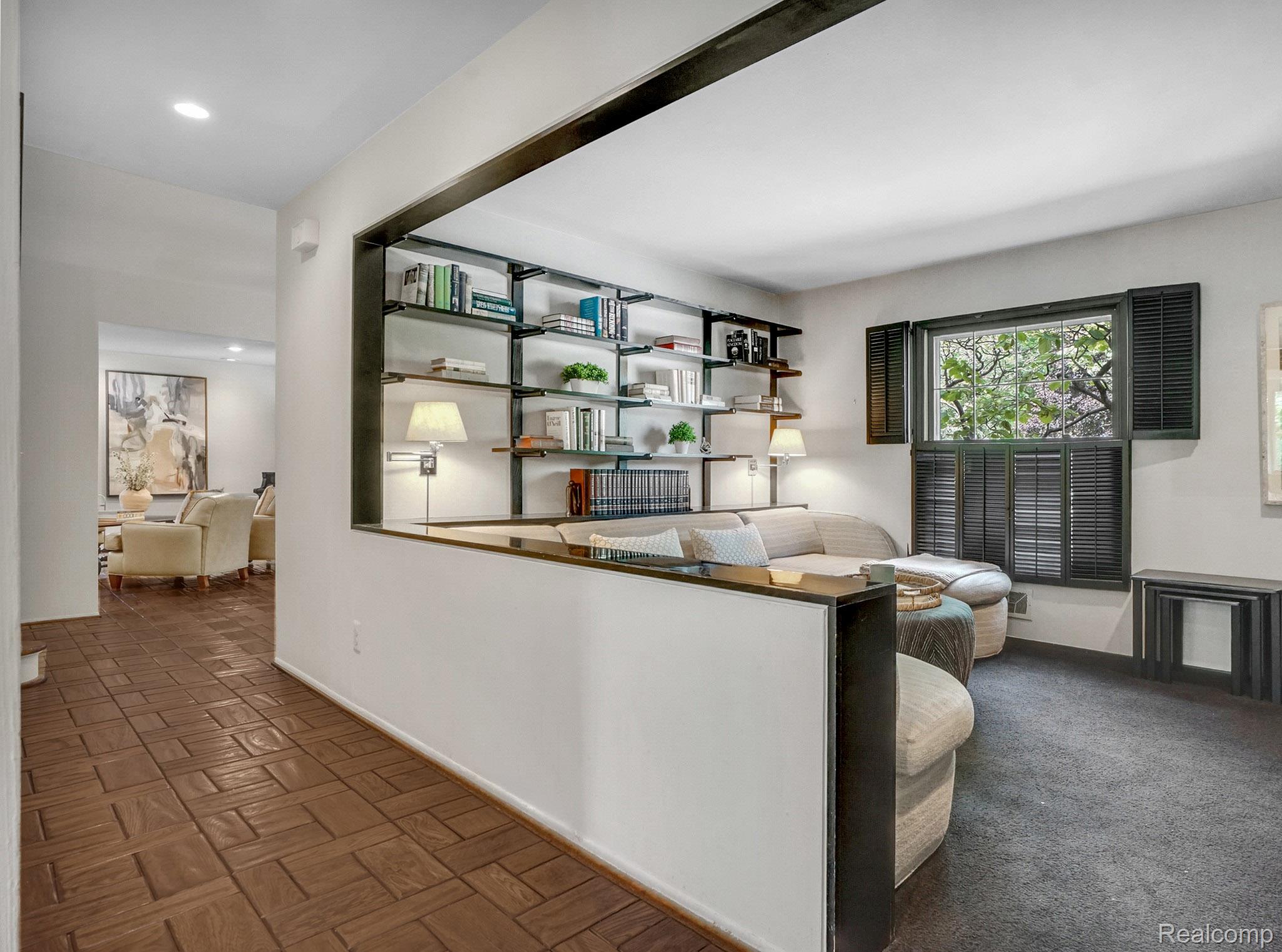 4855 Thorntree Drive