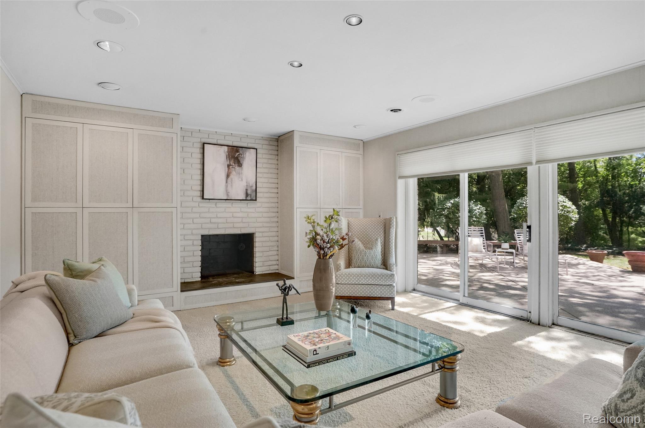 4855 Thorntree Drive