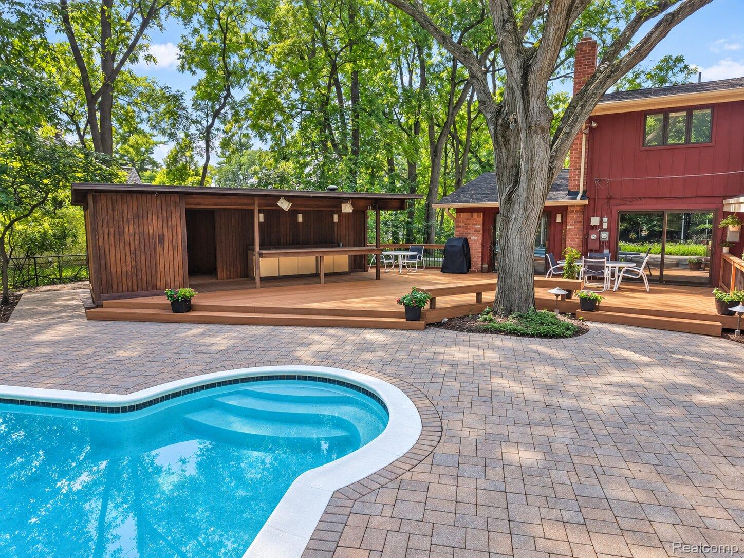 6829 E Knollwood Circle