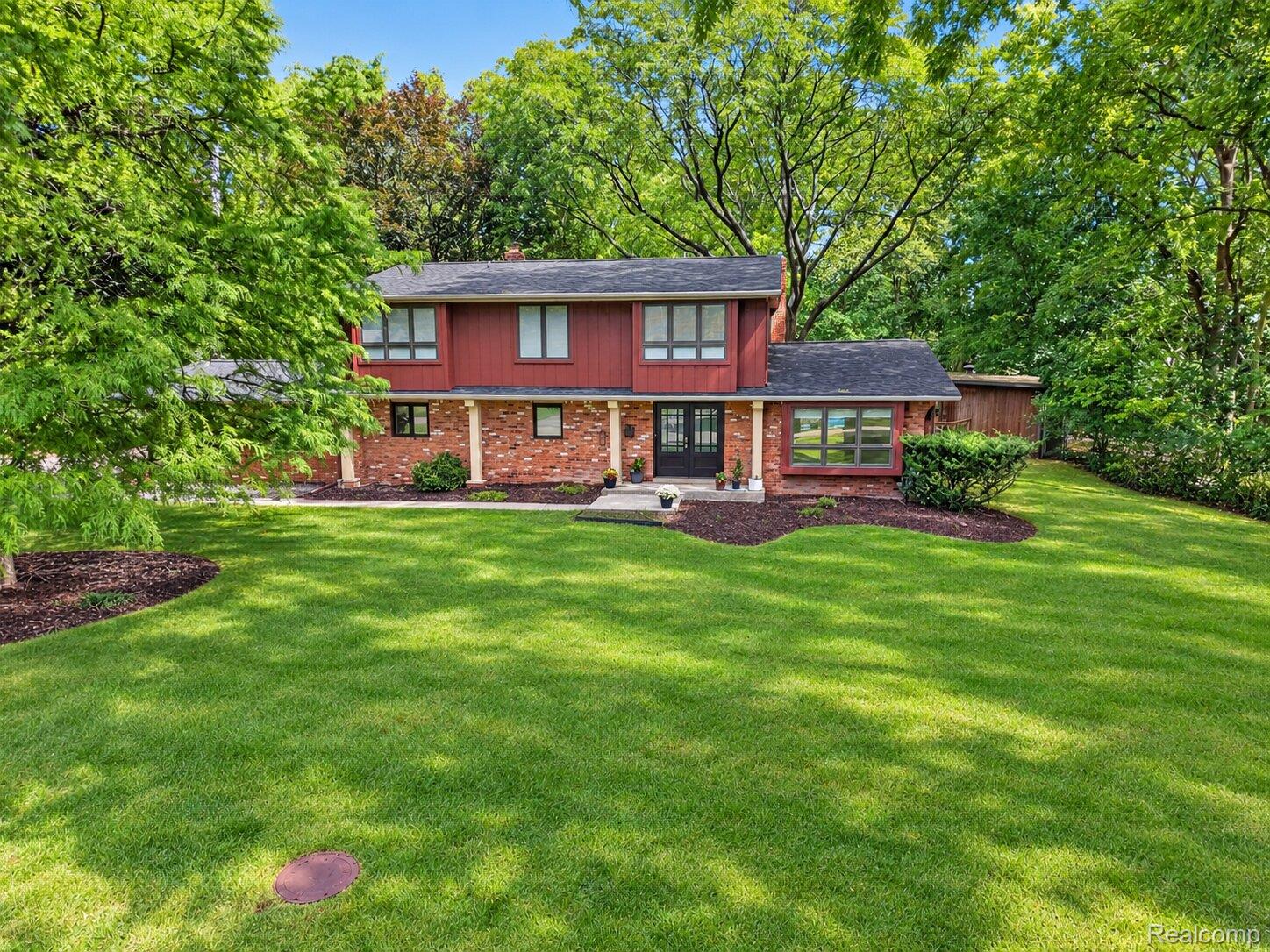 6829 E Knollwood Circle