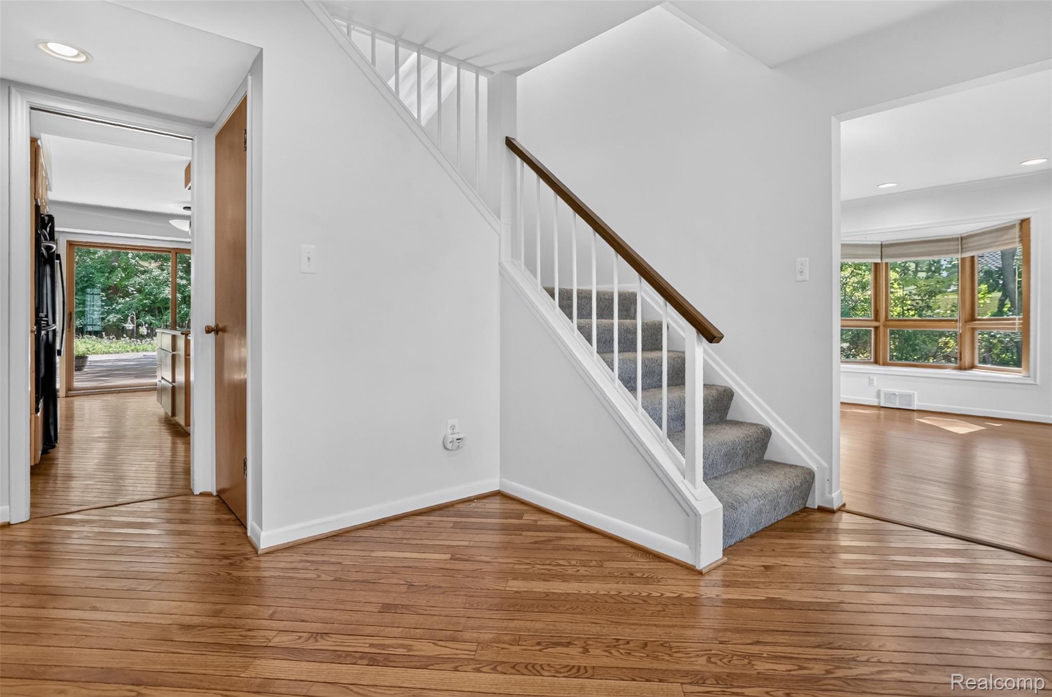 6829 E Knollwood Circle