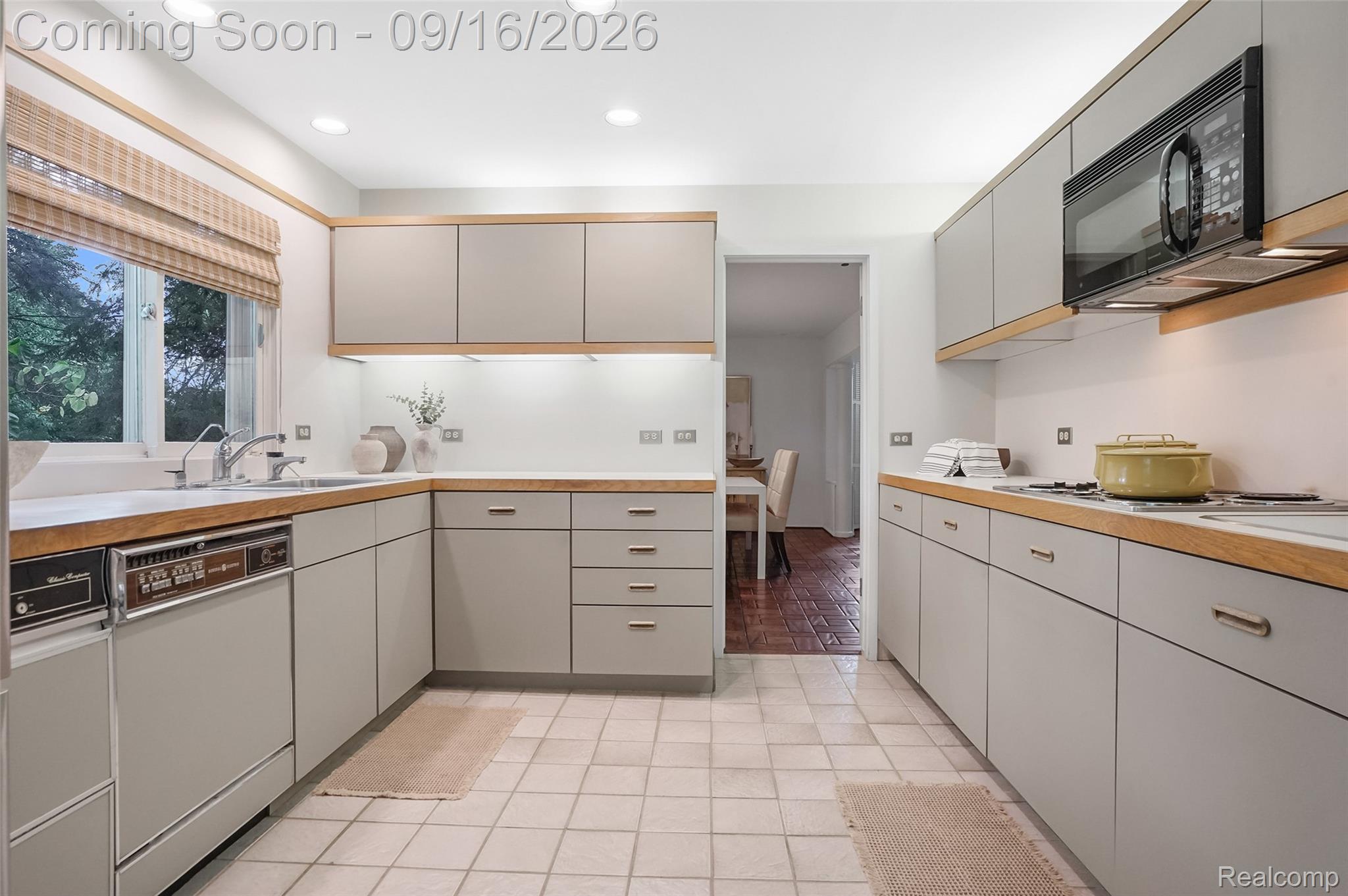 4855 Thorntree Drive