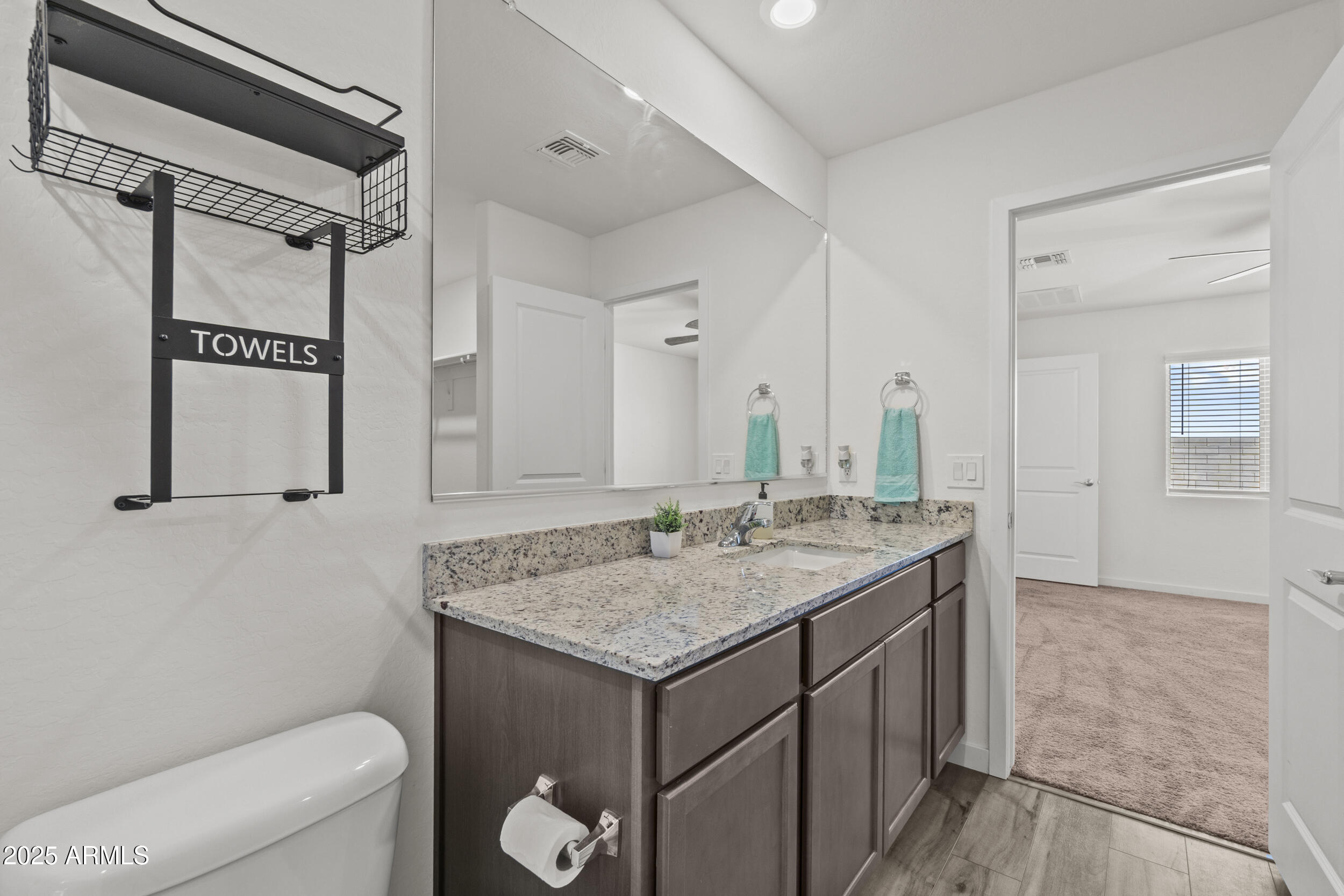 594 W CROWNED DOVE Trail