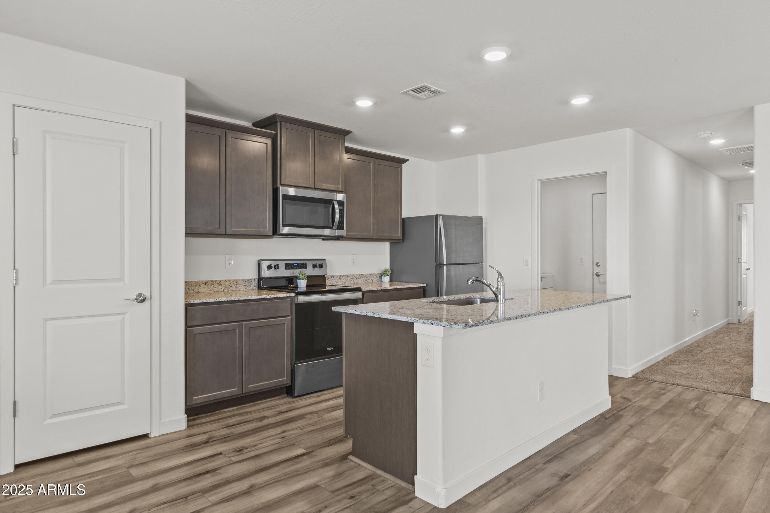 594 W CROWNED DOVE Trail