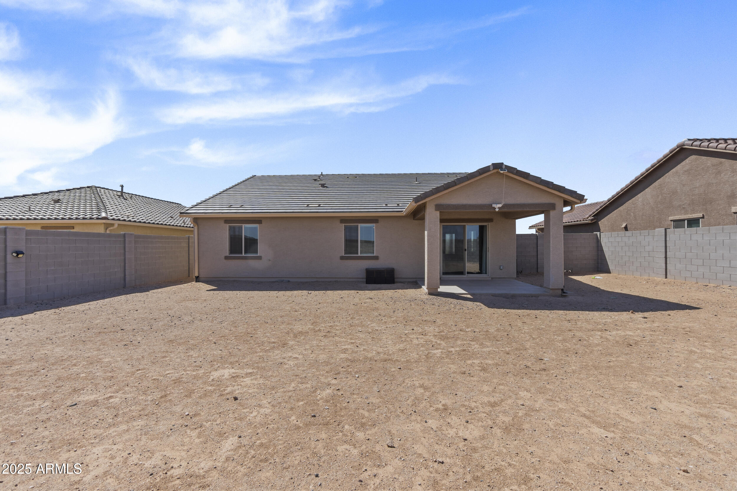 594 W CROWNED DOVE Trail