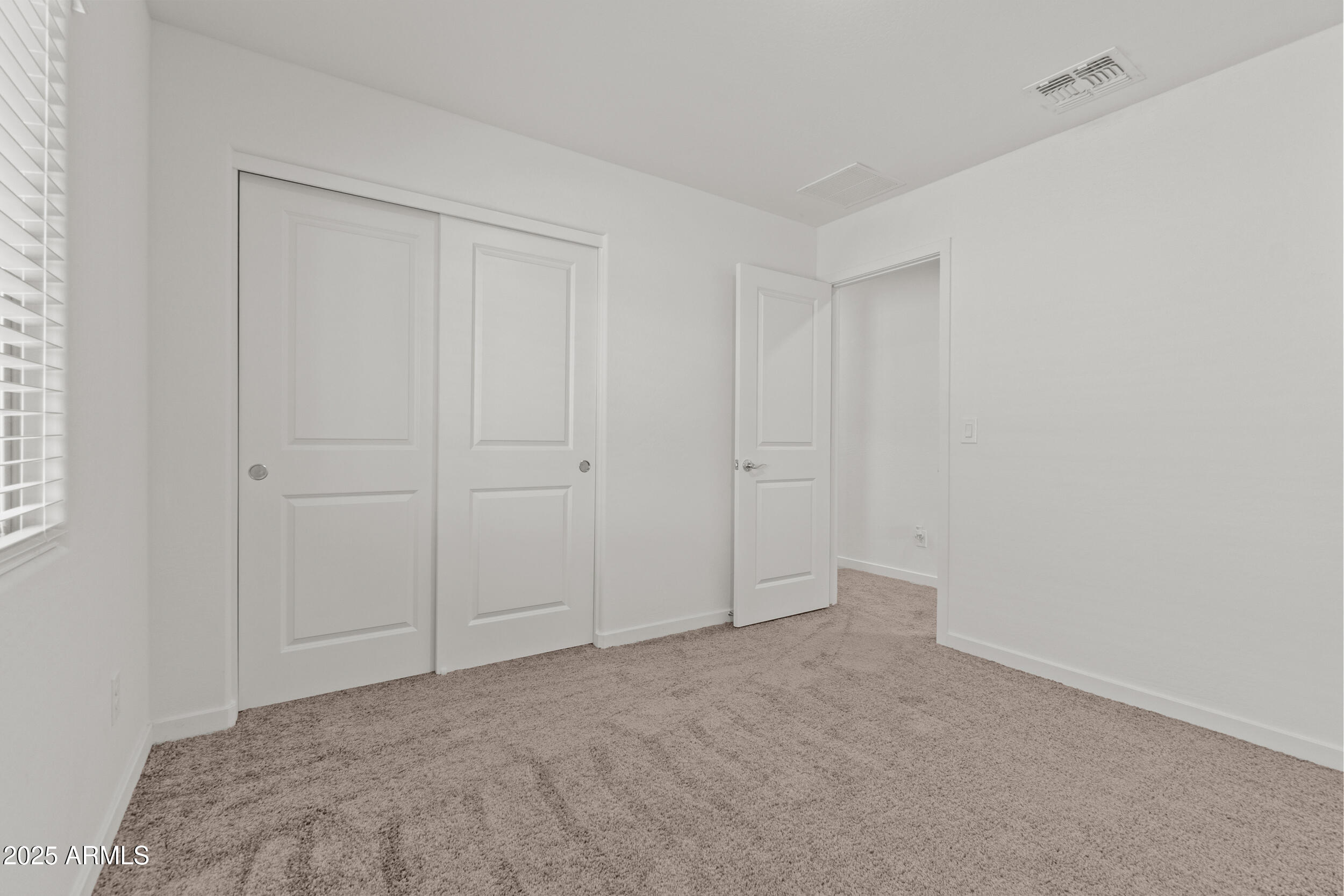 594 W CROWNED DOVE Trail