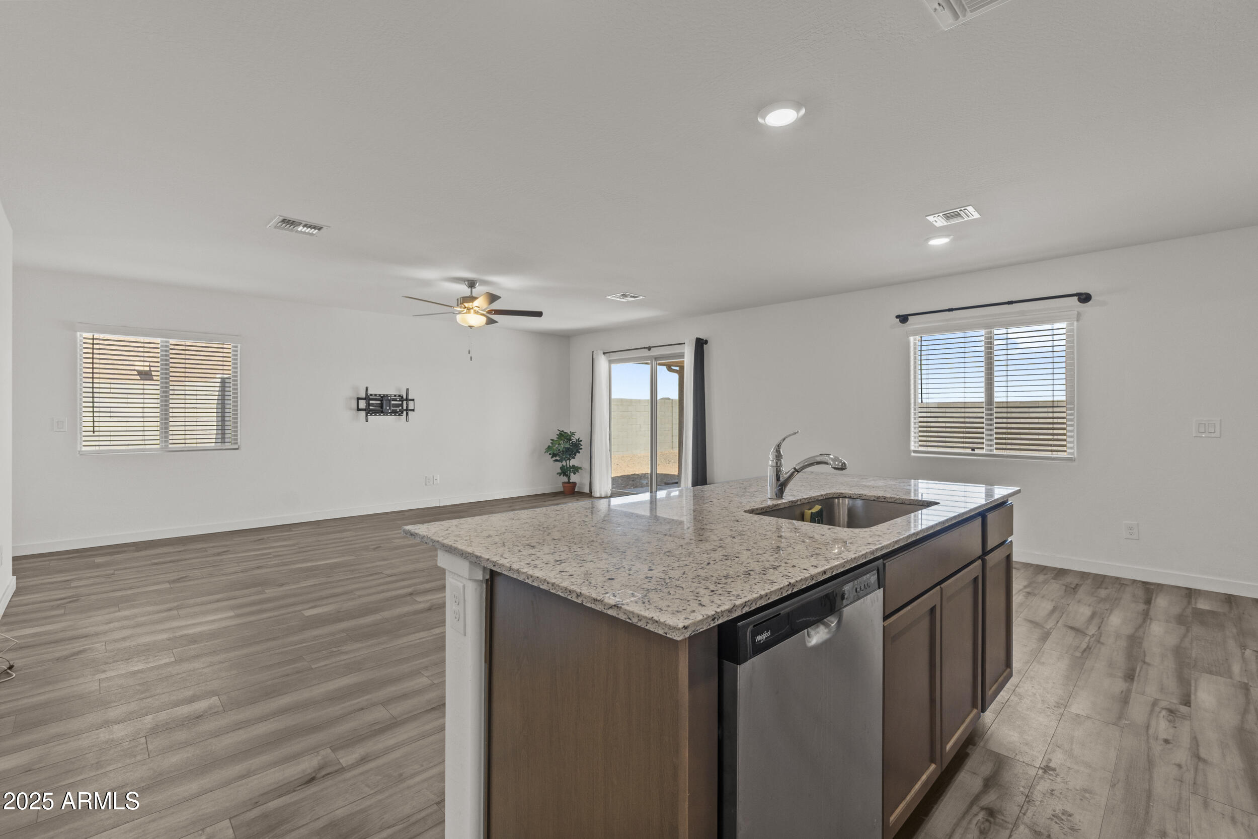 594 W CROWNED DOVE Trail