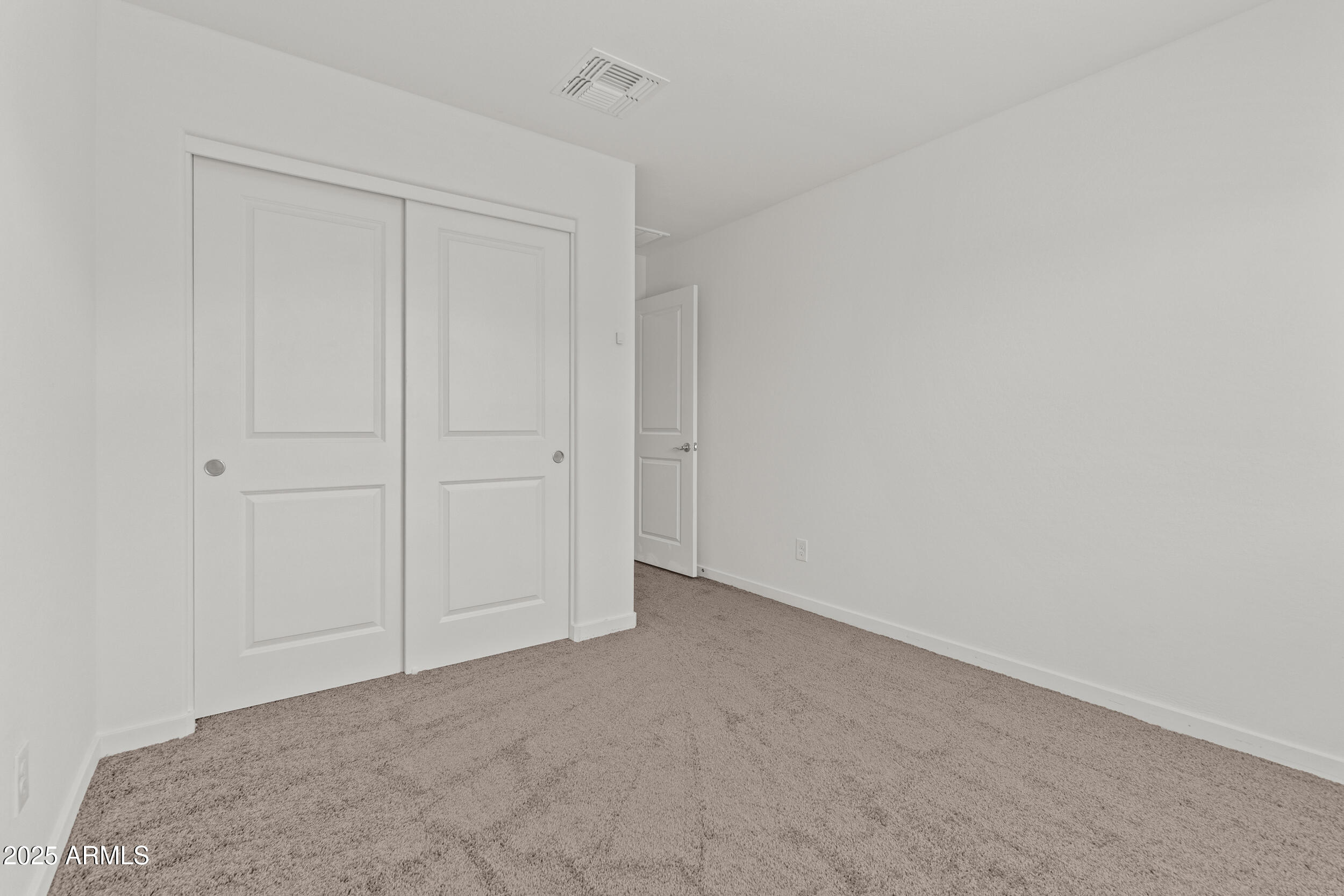 594 W CROWNED DOVE Trail