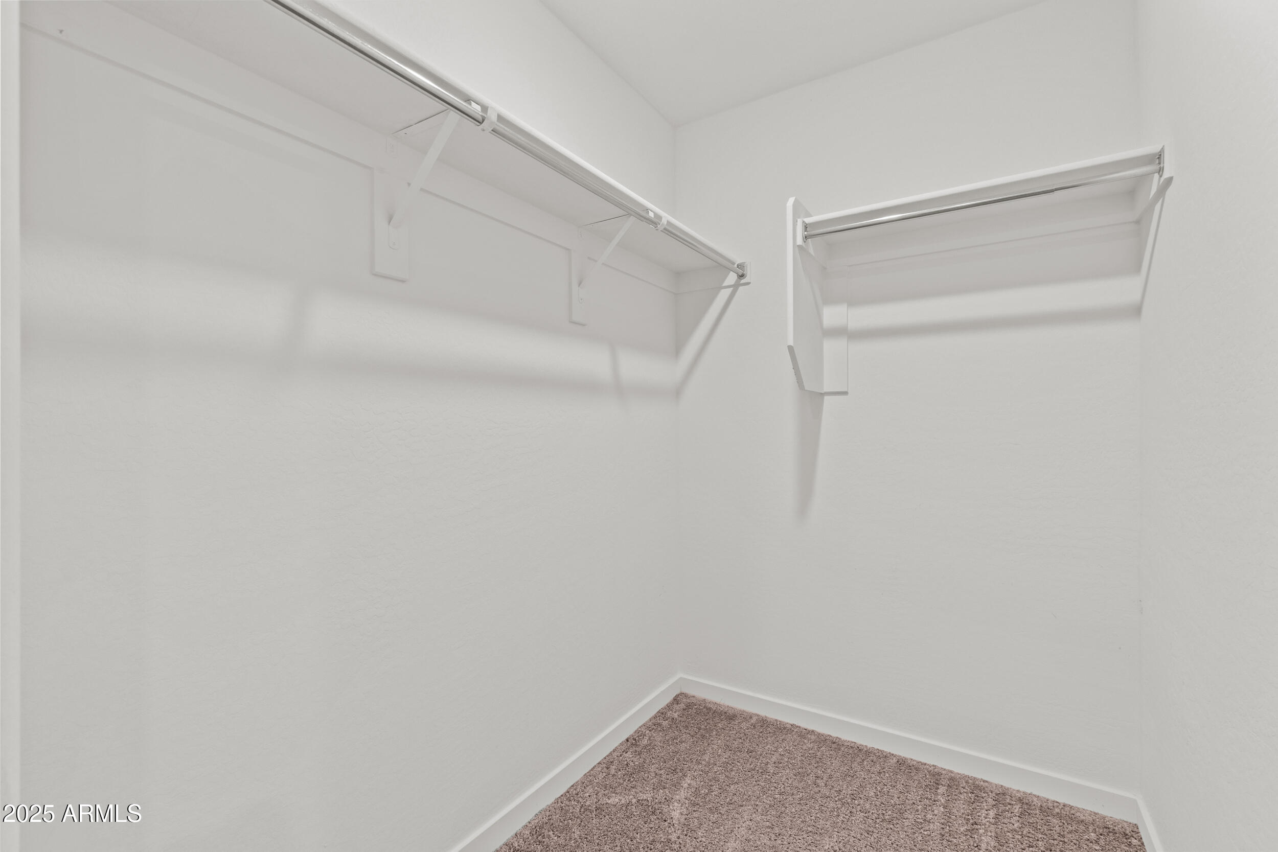594 W CROWNED DOVE Trail