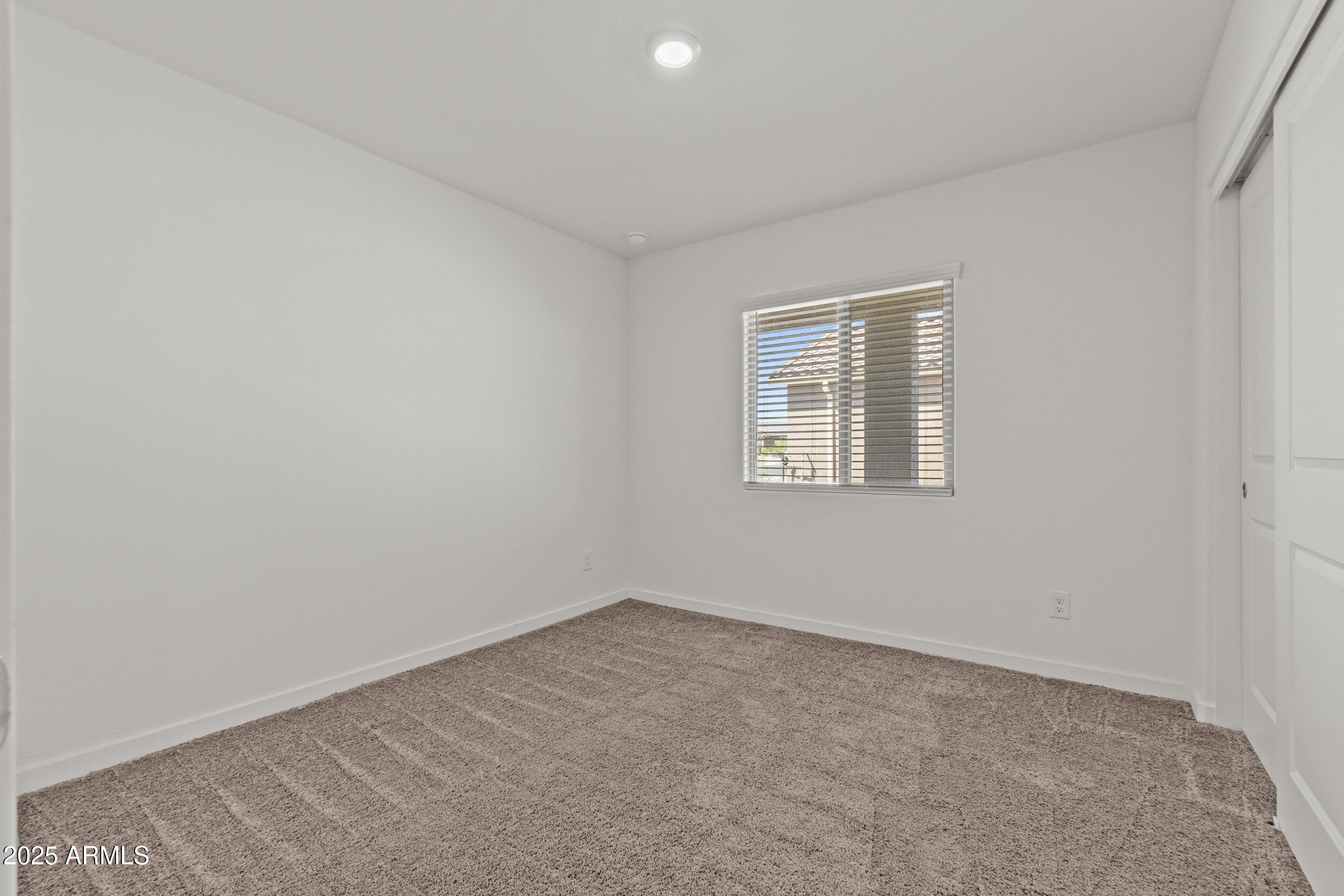 594 W CROWNED DOVE Trail